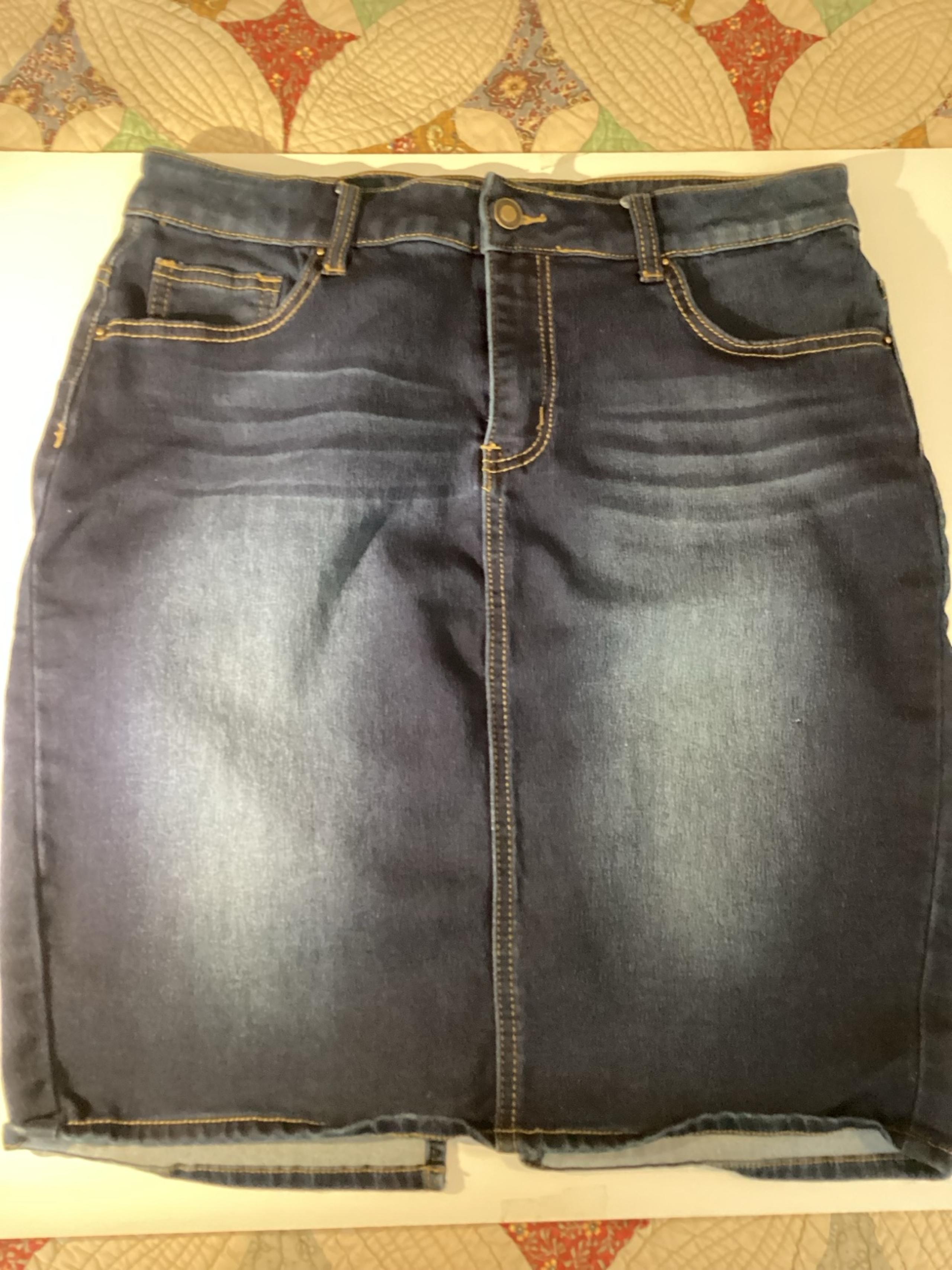 Angel Kiss Denim Skirt, sz L, VGUC