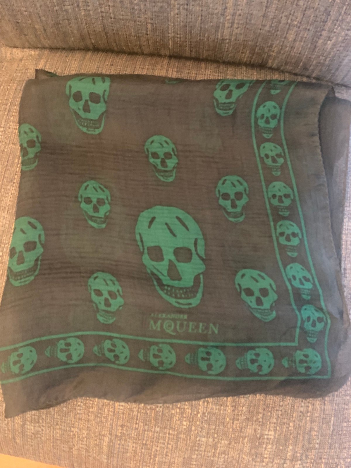 Alexander McQueen 100% Silk Scarf Skull Classic Print - Tag included