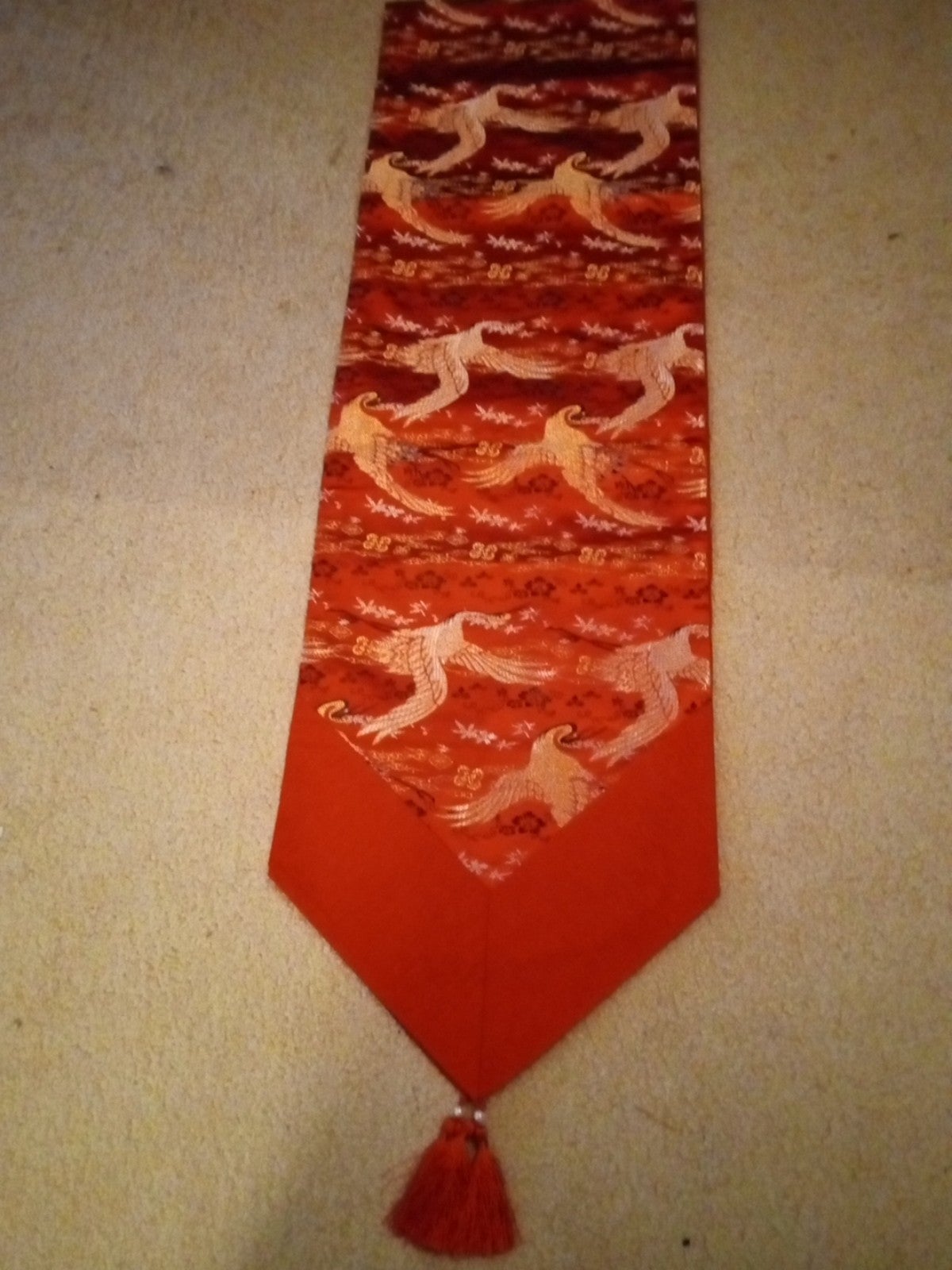 EXQUISITE VTG Brocaded Asian Motif 13 Wx90 L Red Tasseled Table Runner.