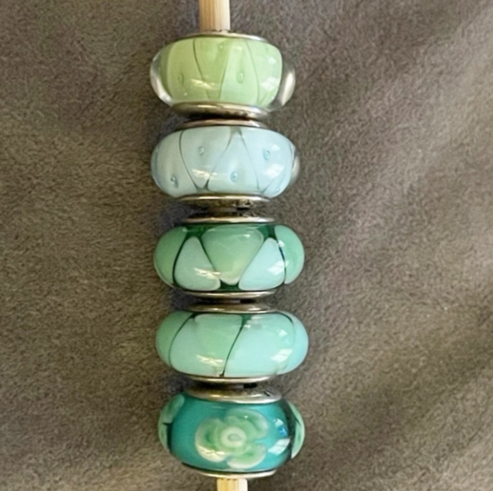 AUTHENTIC PANDORA MURANOS GREENS RETARED, EXCELLENT CONDITION, FIRM PRICE !
