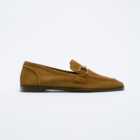 NWT. Zara Brown Soft Suede Flat Loafers with Metal Buckle. Size 7,5.