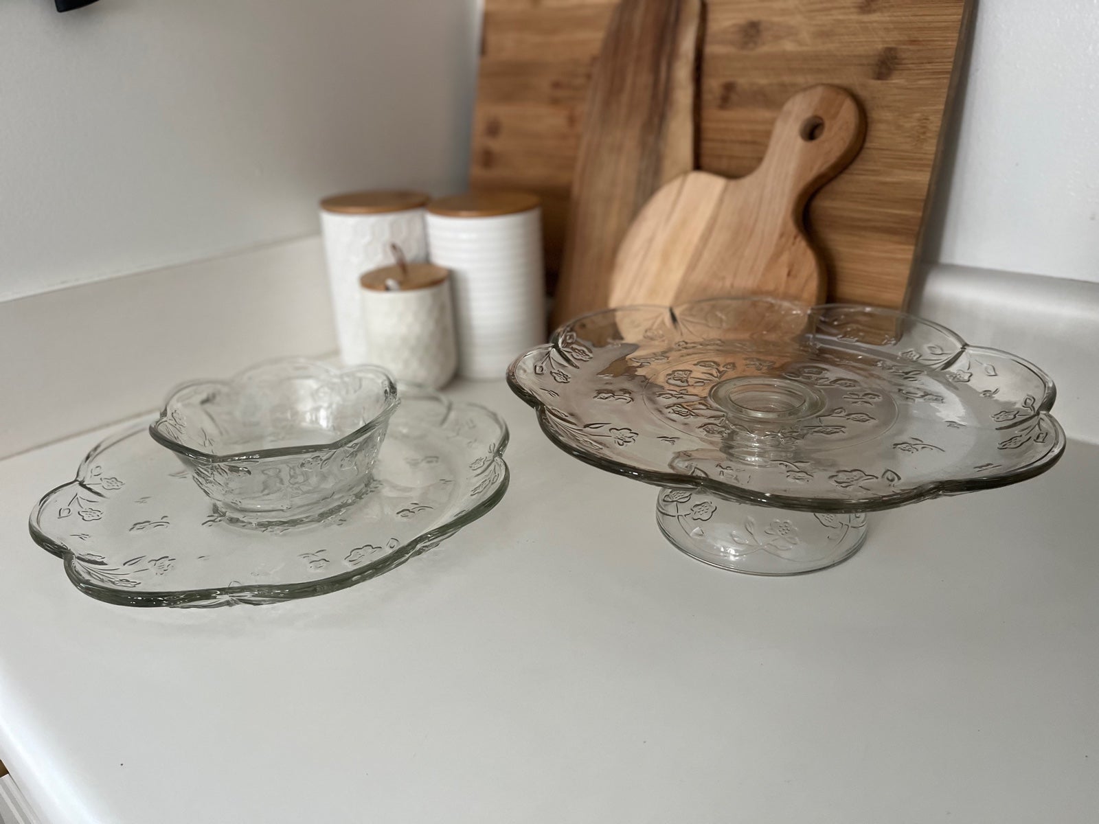 Vintage Clear Anchor Hocking Savannah Floral Cake Plate and Chip & Dip