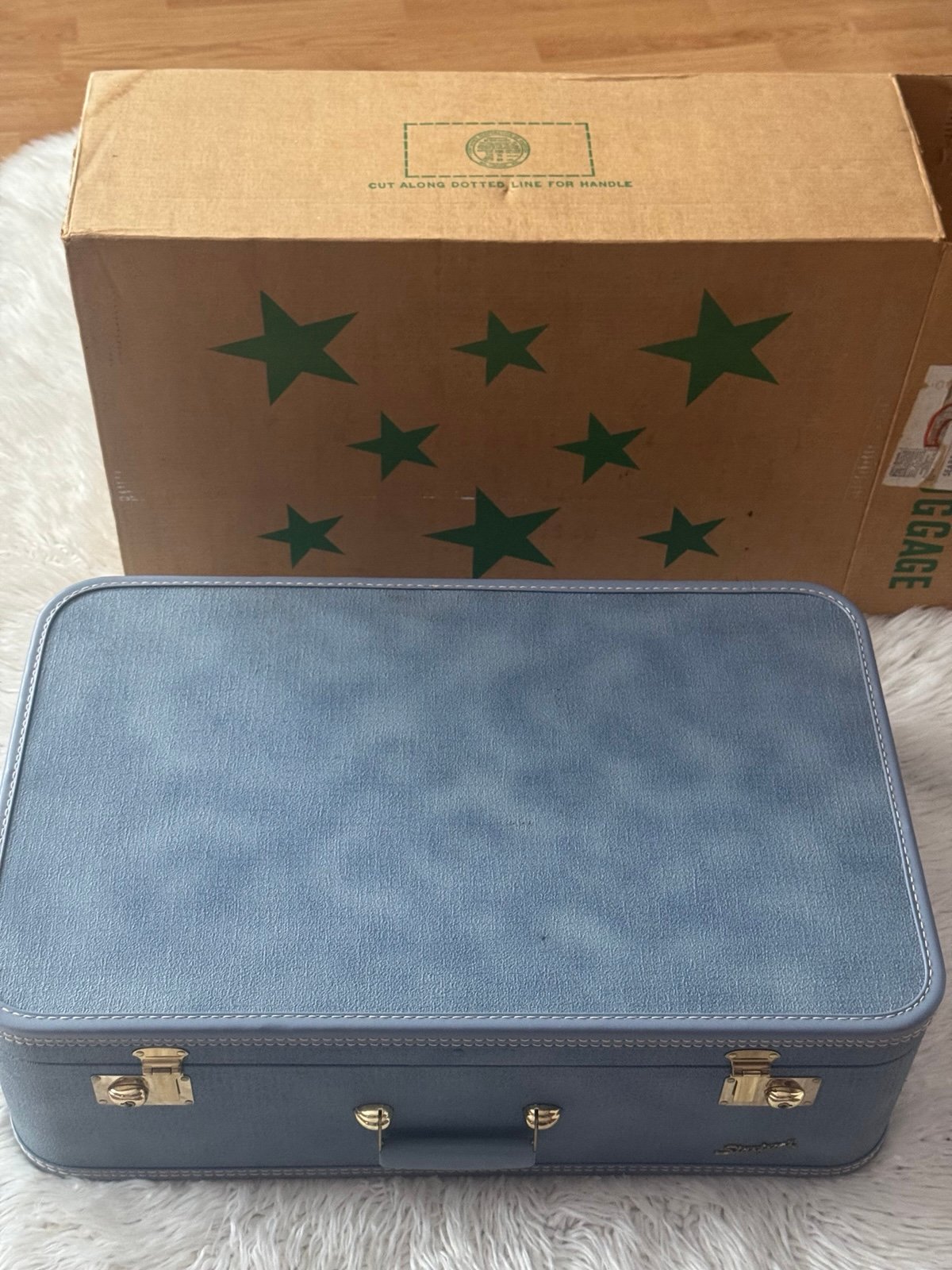 Vintage 26” light blue Pullman Starfrost suit case luggage with key