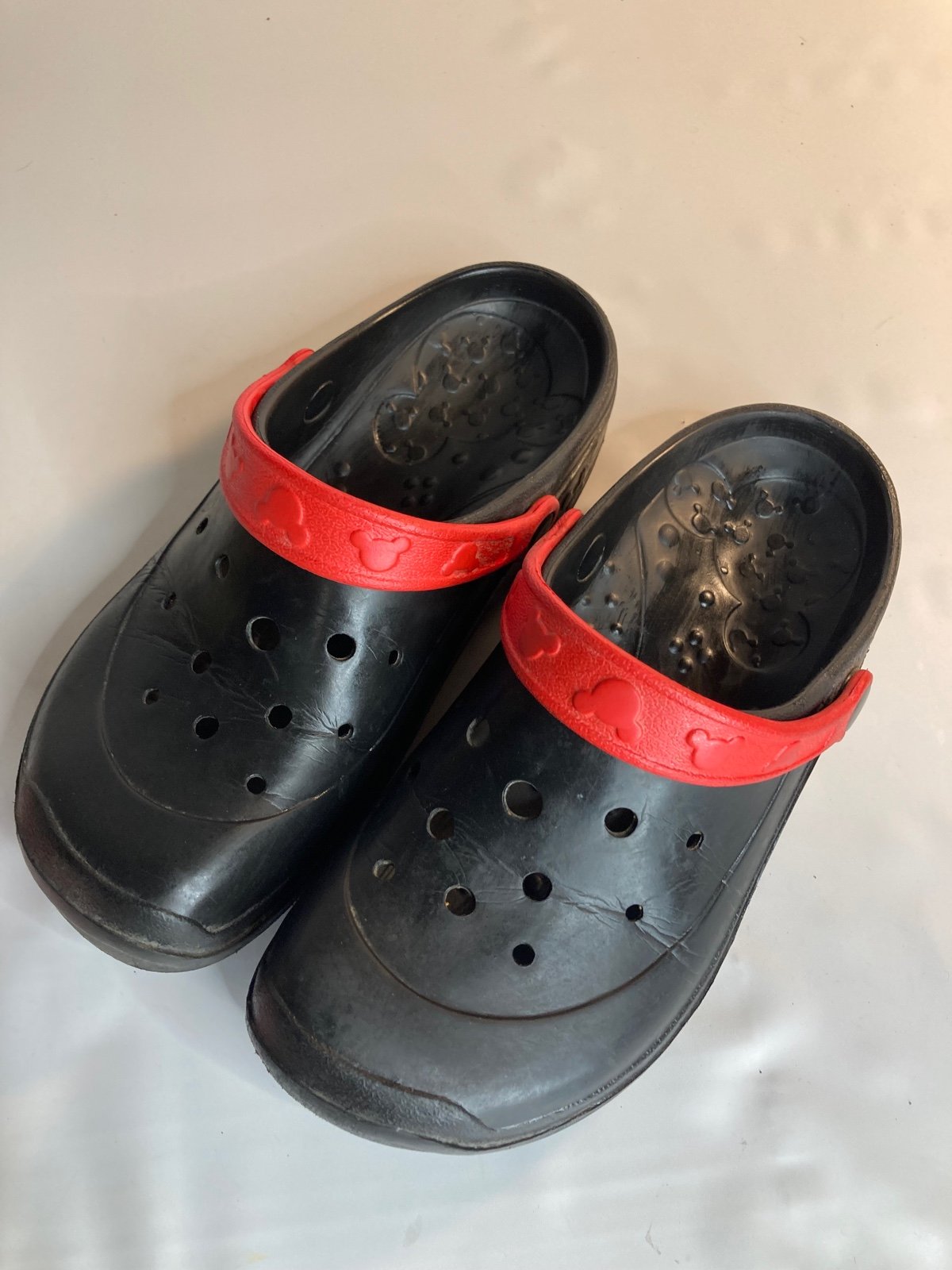 Disney Mickey Mouse black red clogs 9
