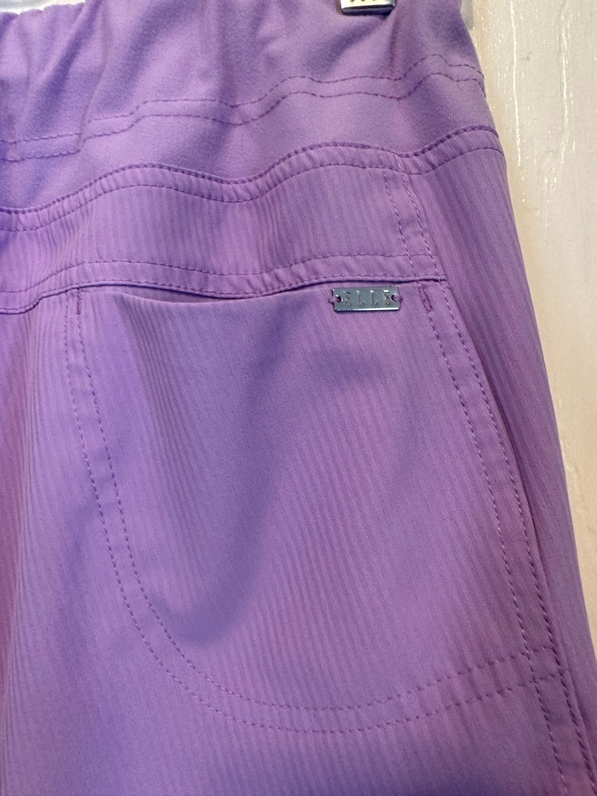 ELLE Scrubs size large top and Small petite bottom