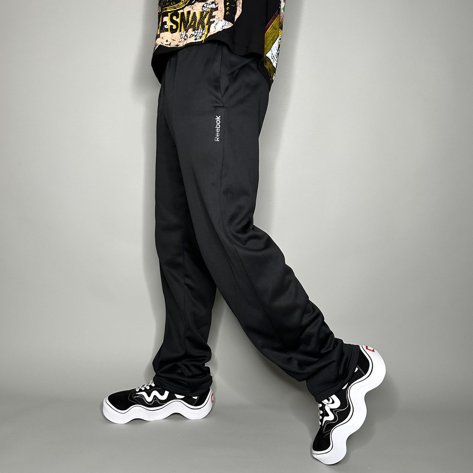 Reebok Sweatpants Jet Black Polyester Baggy Wide Leg Fit Grey Spellout Logo