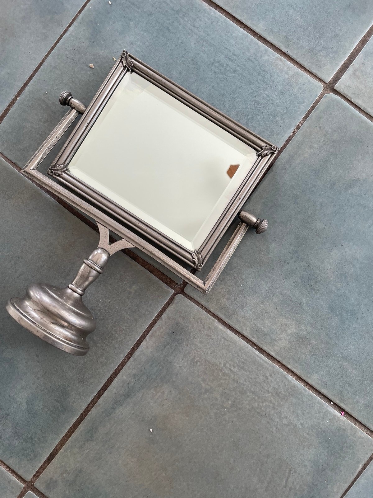 Vintage style swivel tabletop mirror