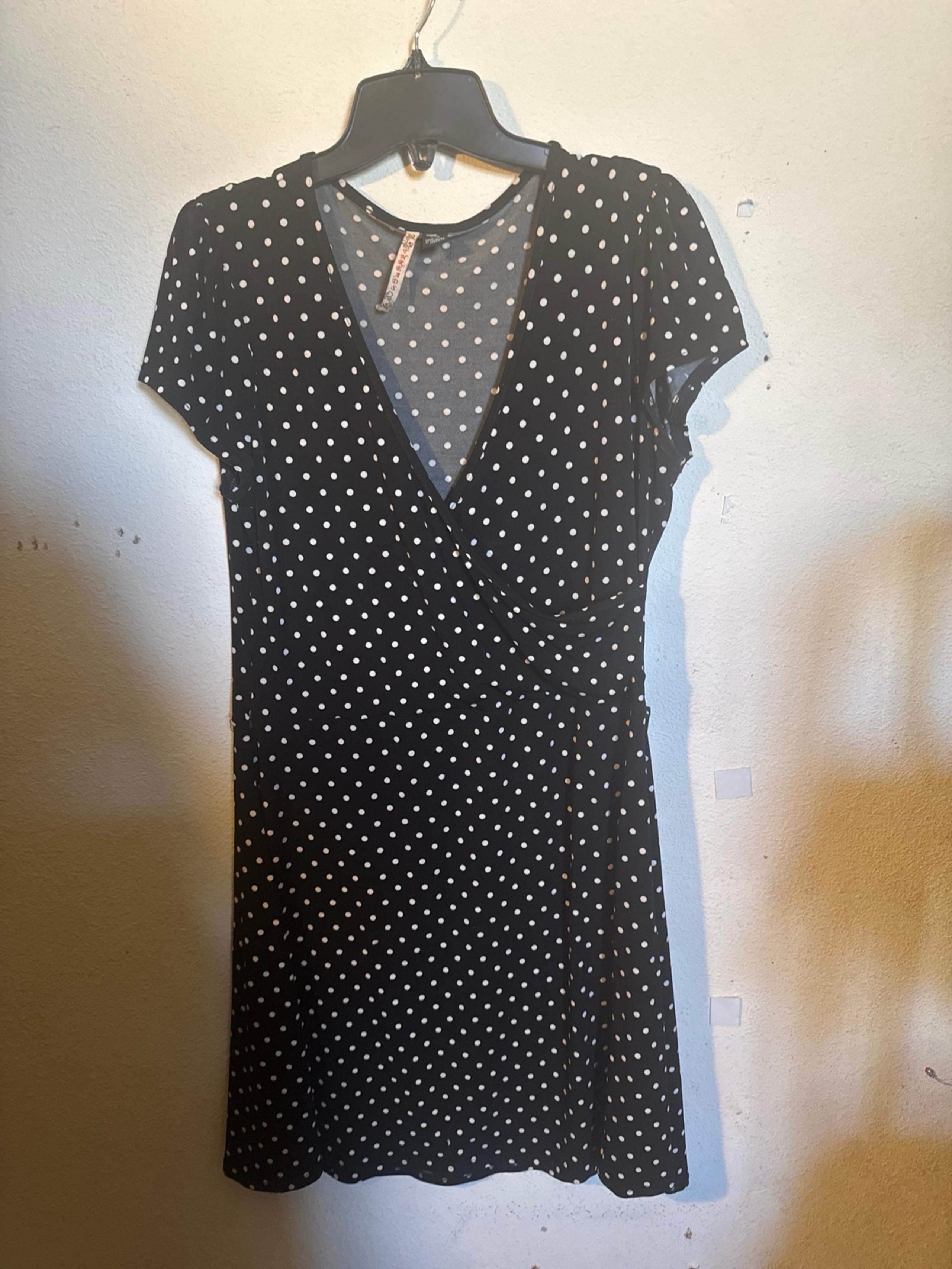 2X faux wrap dress I cut the belt off otherwise it is in perfect condition