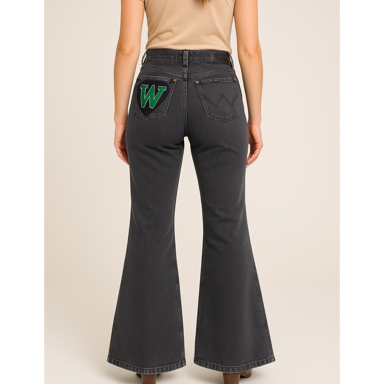 Wrangler Wanderer jeans HIGHRISE FLARE 33x31.5 Patch Black Distressed cowgirl 30