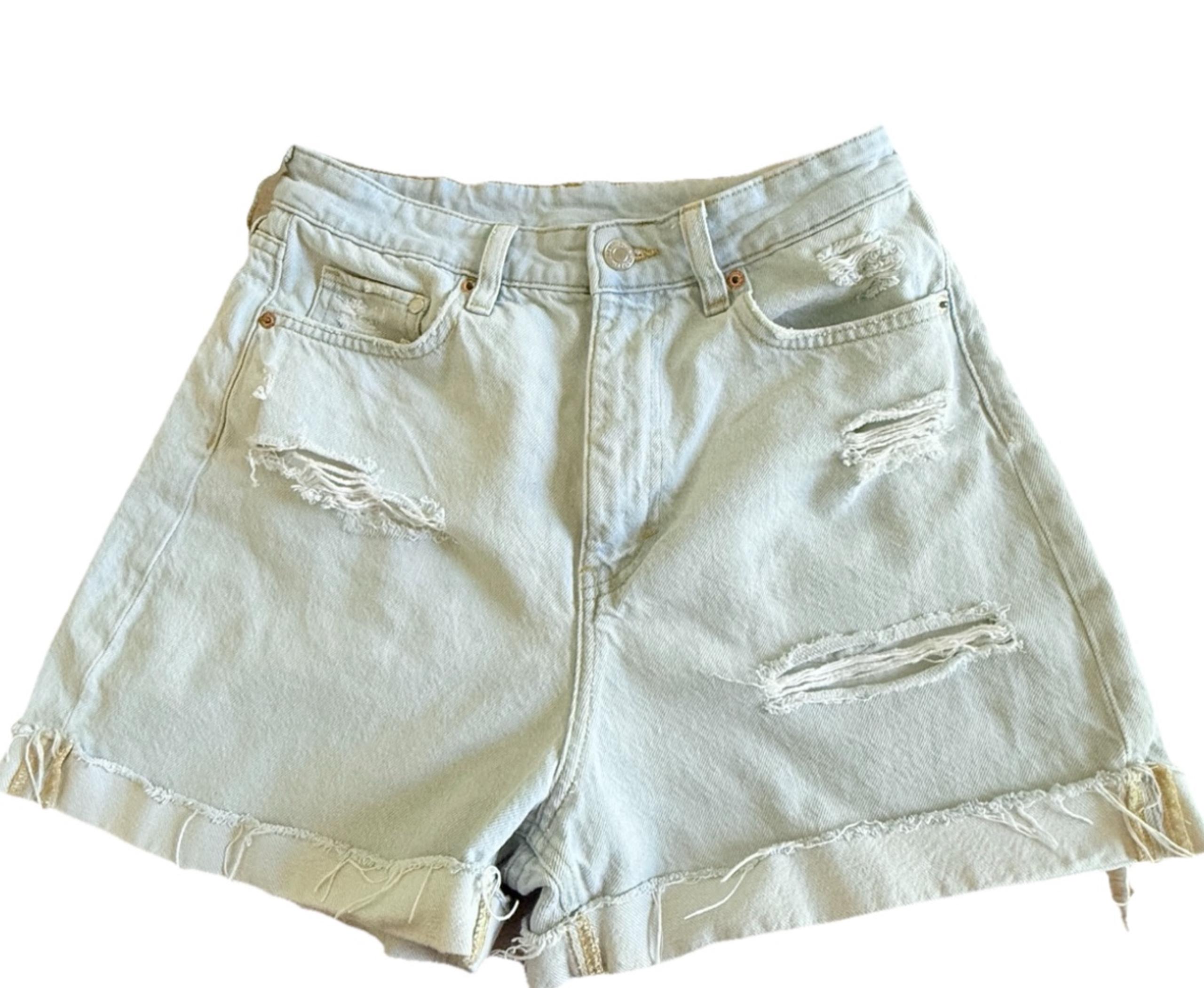 &DENIM H&M Mom Shorts Light Blue Distressed Ultra High Waist Jean Shorts Size 6