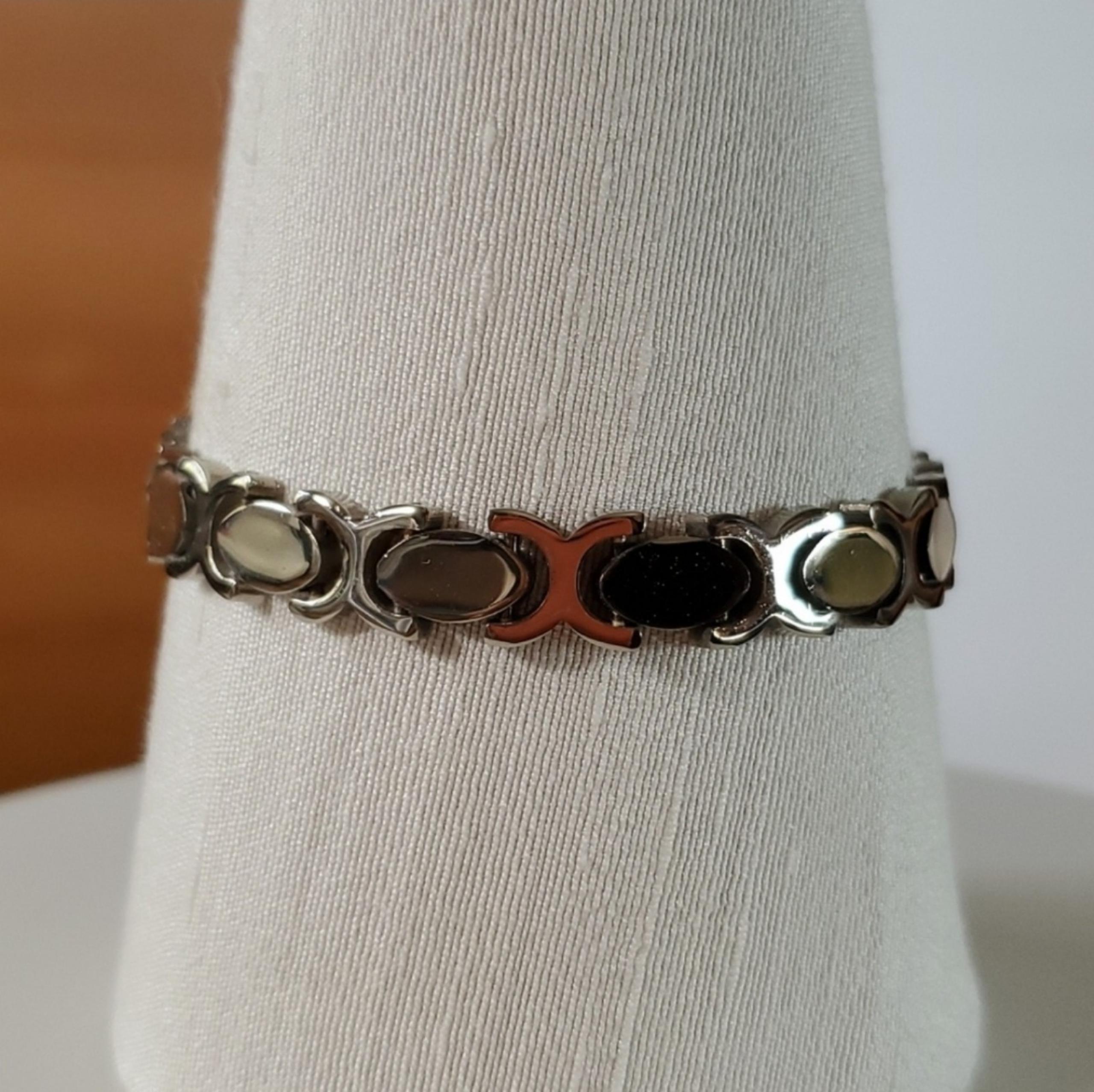 Taxco 7" Bracelet XOXO Sterling Silver 925 Link Chain Fold Lock Vintage Mexico