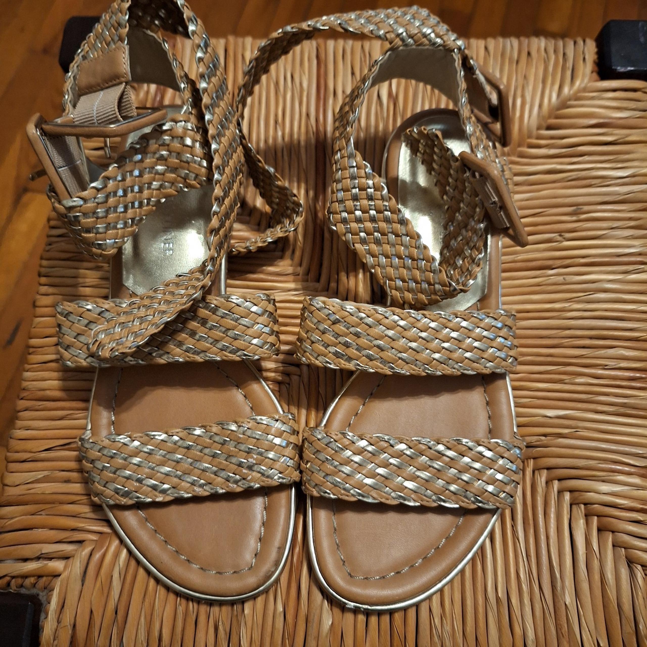 Donald j Pliner sandals