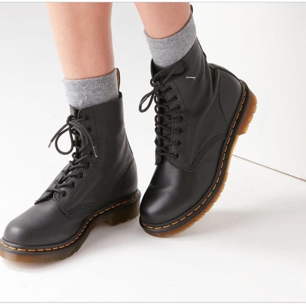 Dr. Martens 1460 Women's Black Leather Boots Size 8