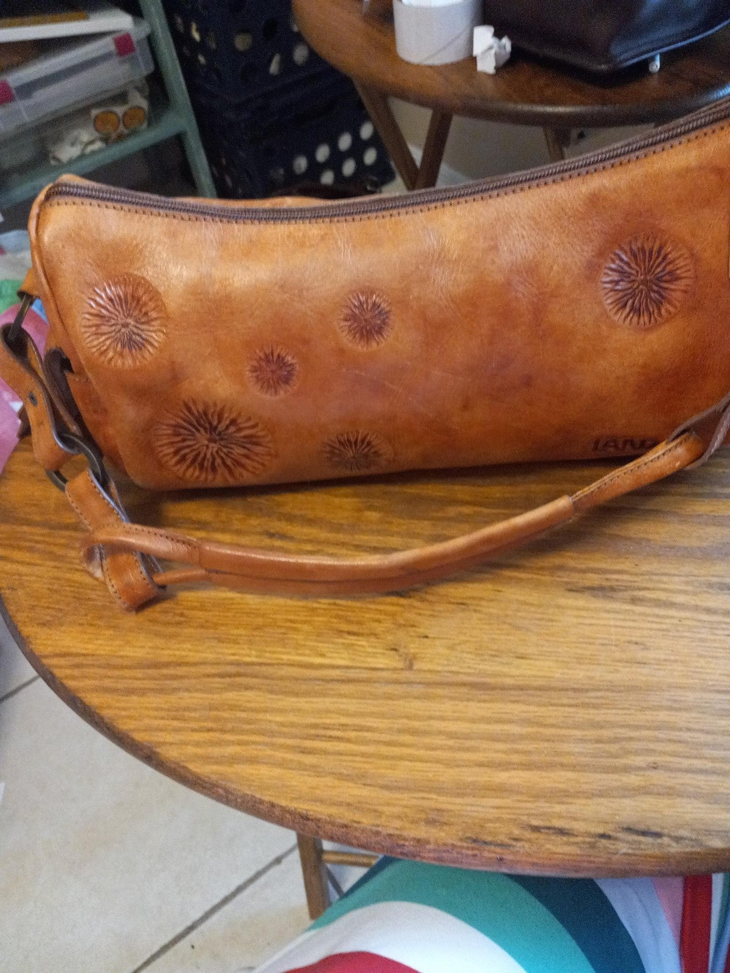 VINTAGE LAND LEATHER SOLD DO NOT BUY.