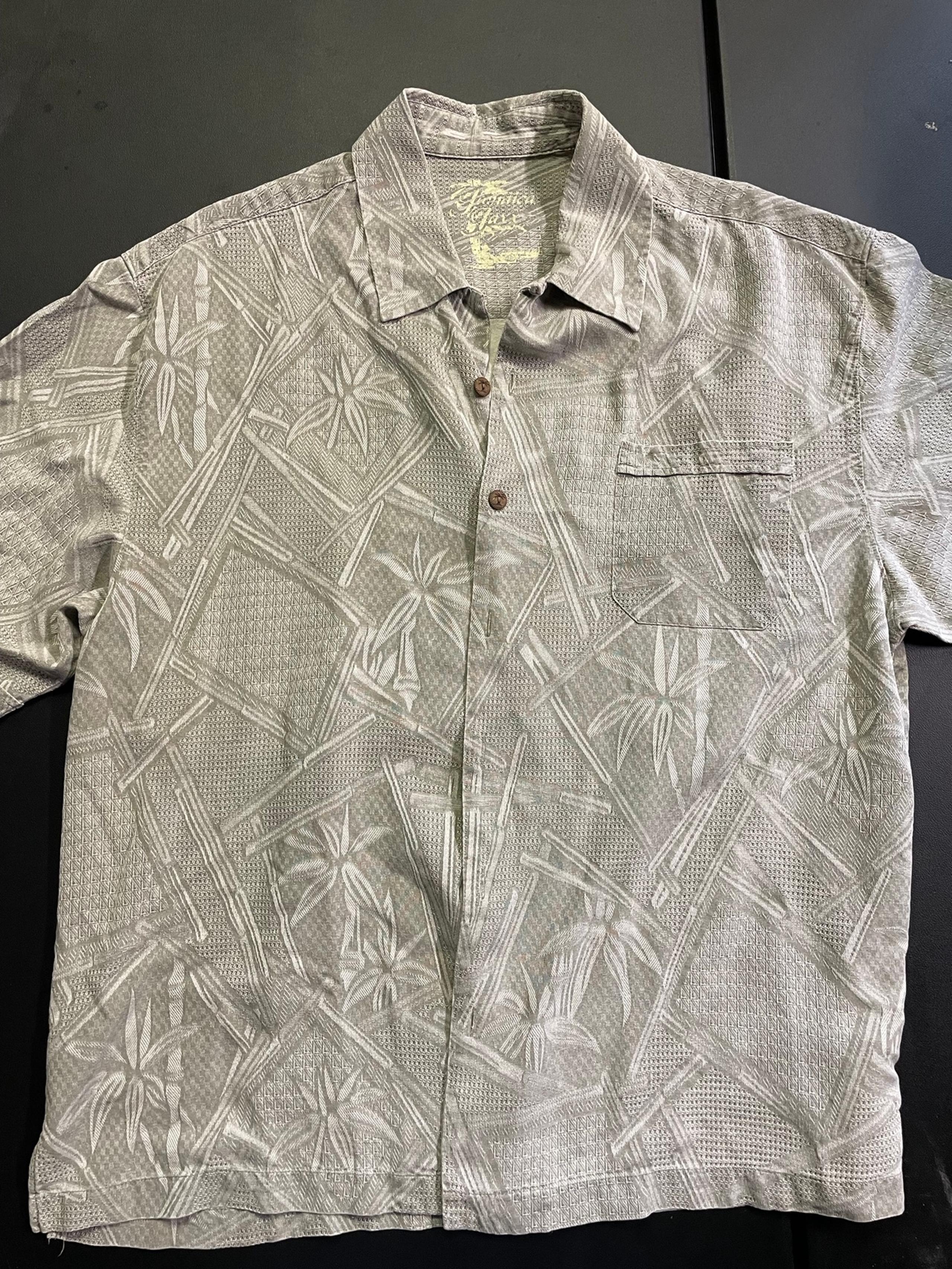 Jamaica Jaxx Mens XL Button Down Hawaiian Shirt Palm Leaves Silk Gray Casual 103