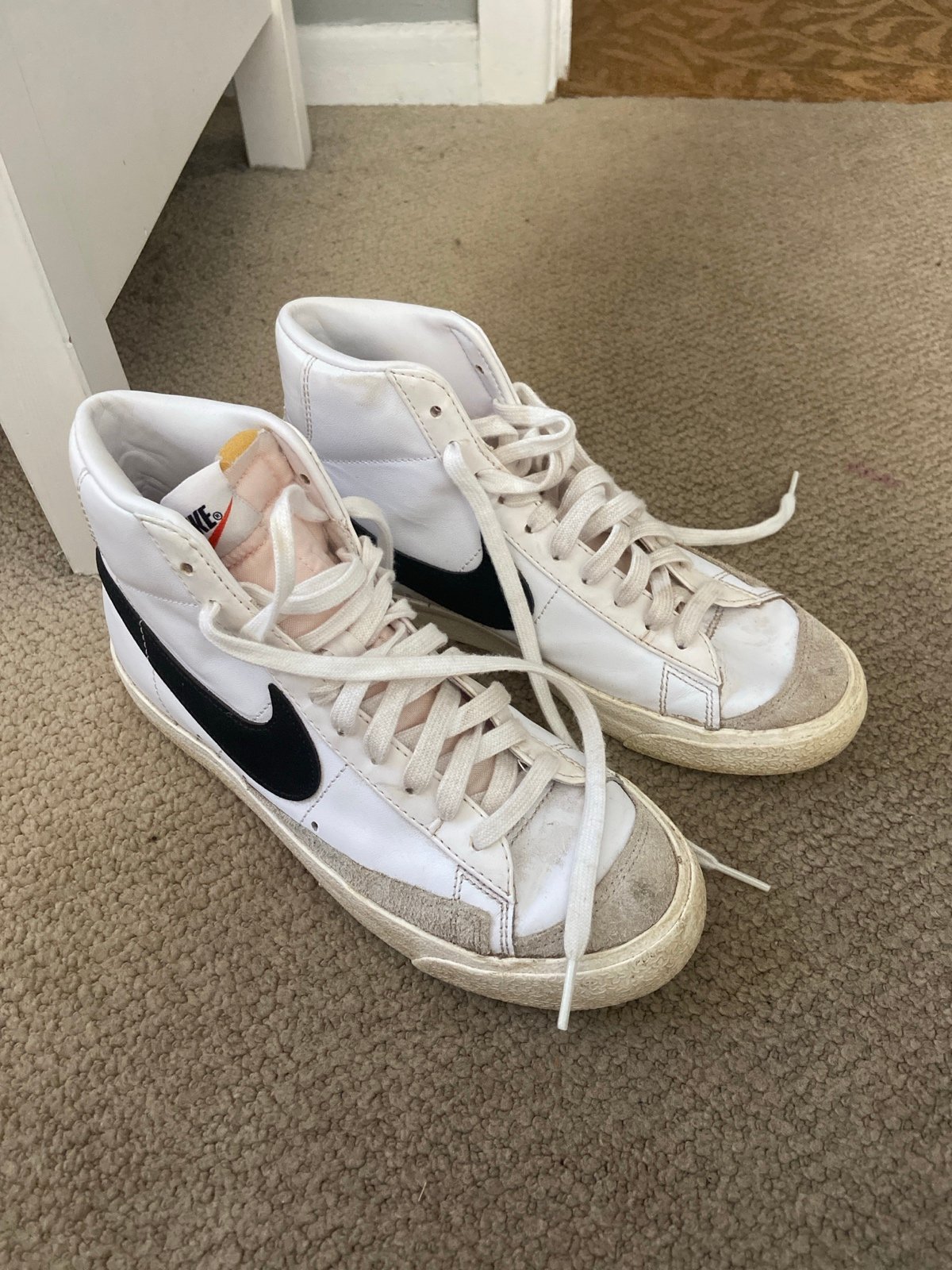 Nike Blazers Women’s size 8