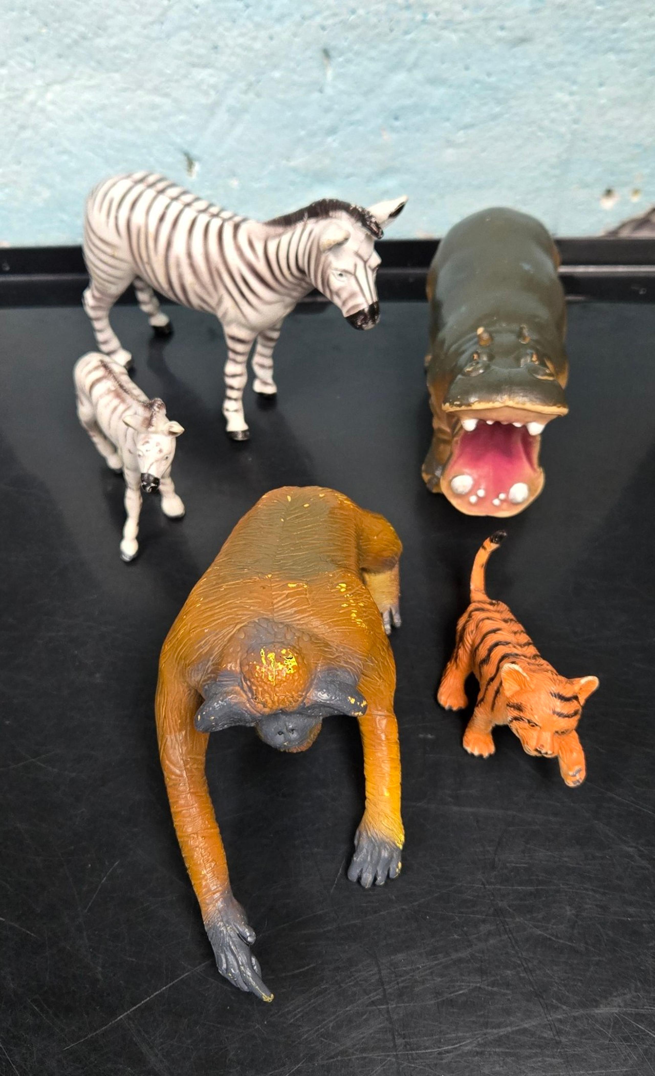 Vintage Solid Heavy Action Figures Lot AAA Vintage Grazing Zebra And Foal, Tiger