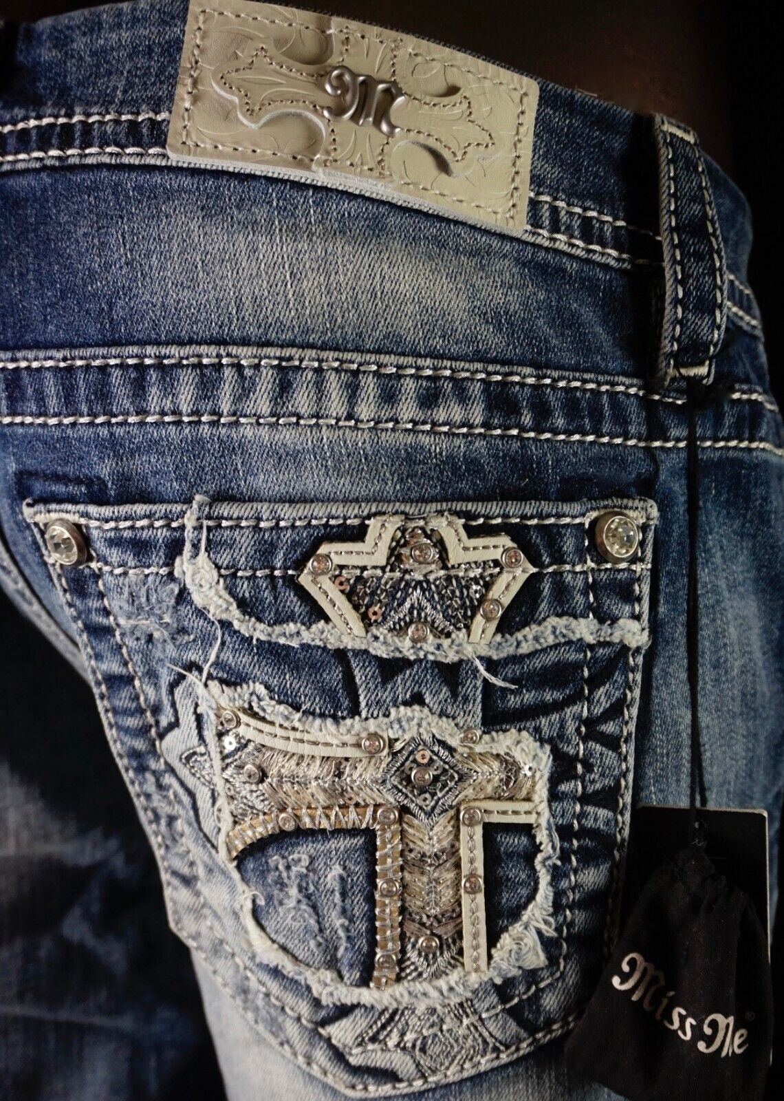 108 Buckle Miss Me Jeans Sequins Leather Cross Mid-Rise Easy Capri 31