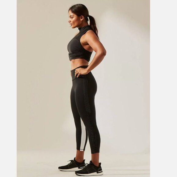 Athleta Hiit It Mesh Capri Tight - M