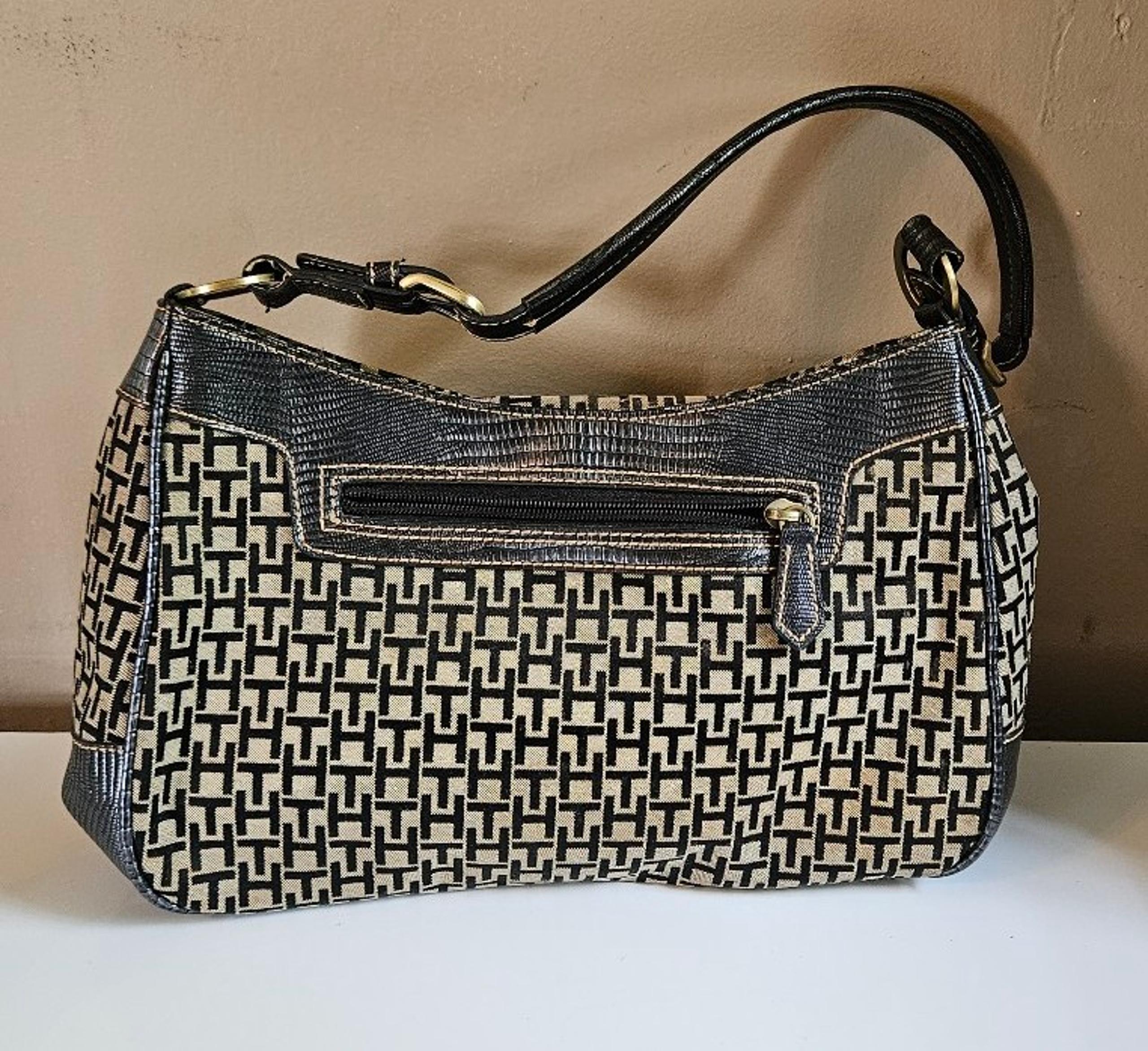 Tommy Hilfiger vintage purse TH pocketbook