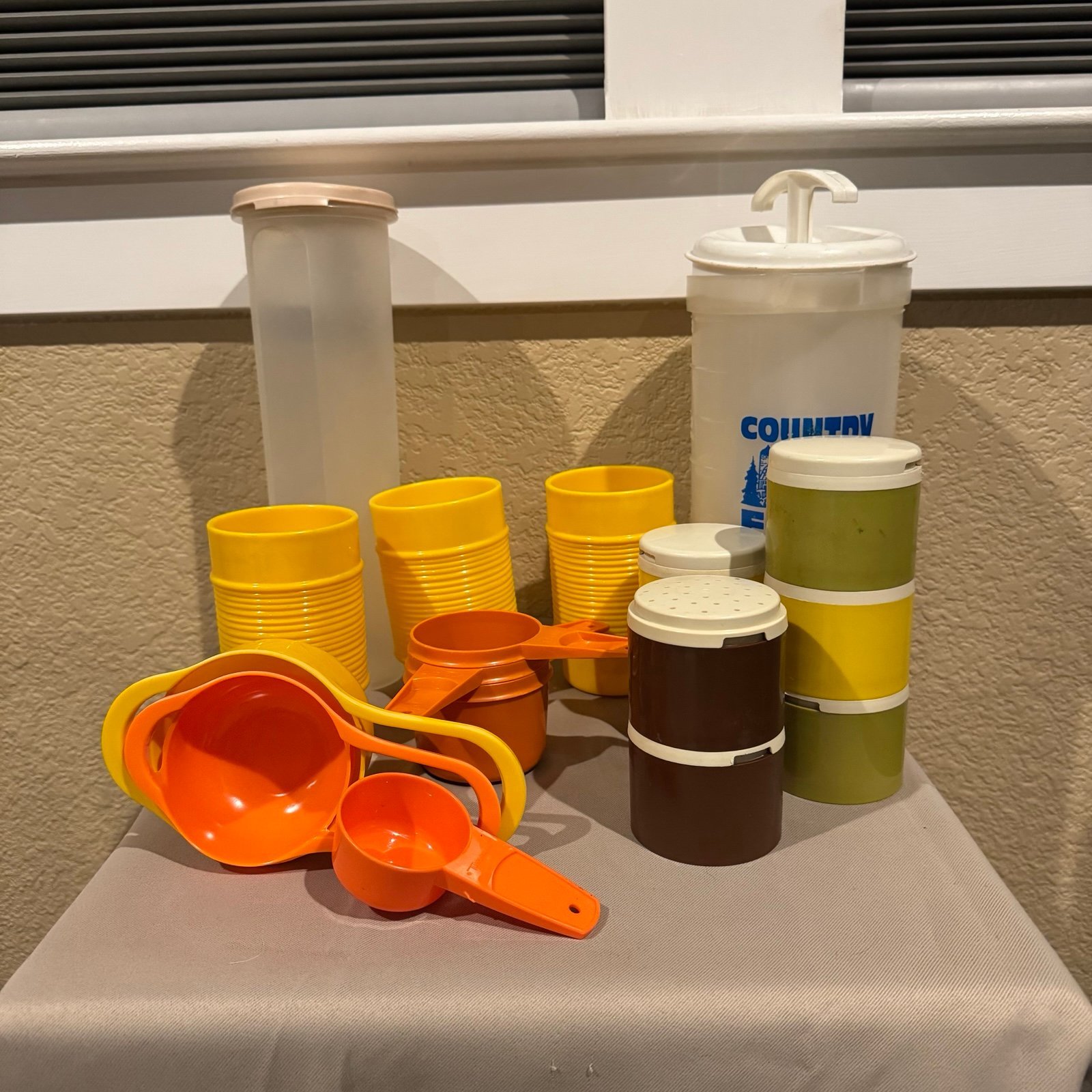 Vintage Kitchen Storage Lot Tupperware Rubbermaid Harvest Colors 20 pieces