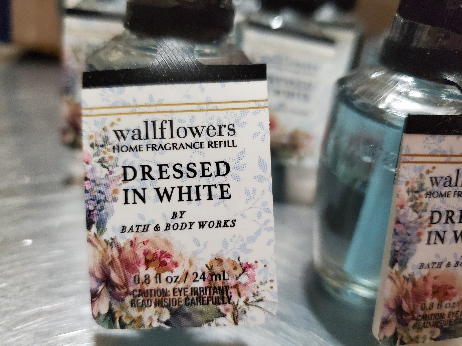 Bath and Body Works Dressed in white Wallflower refill