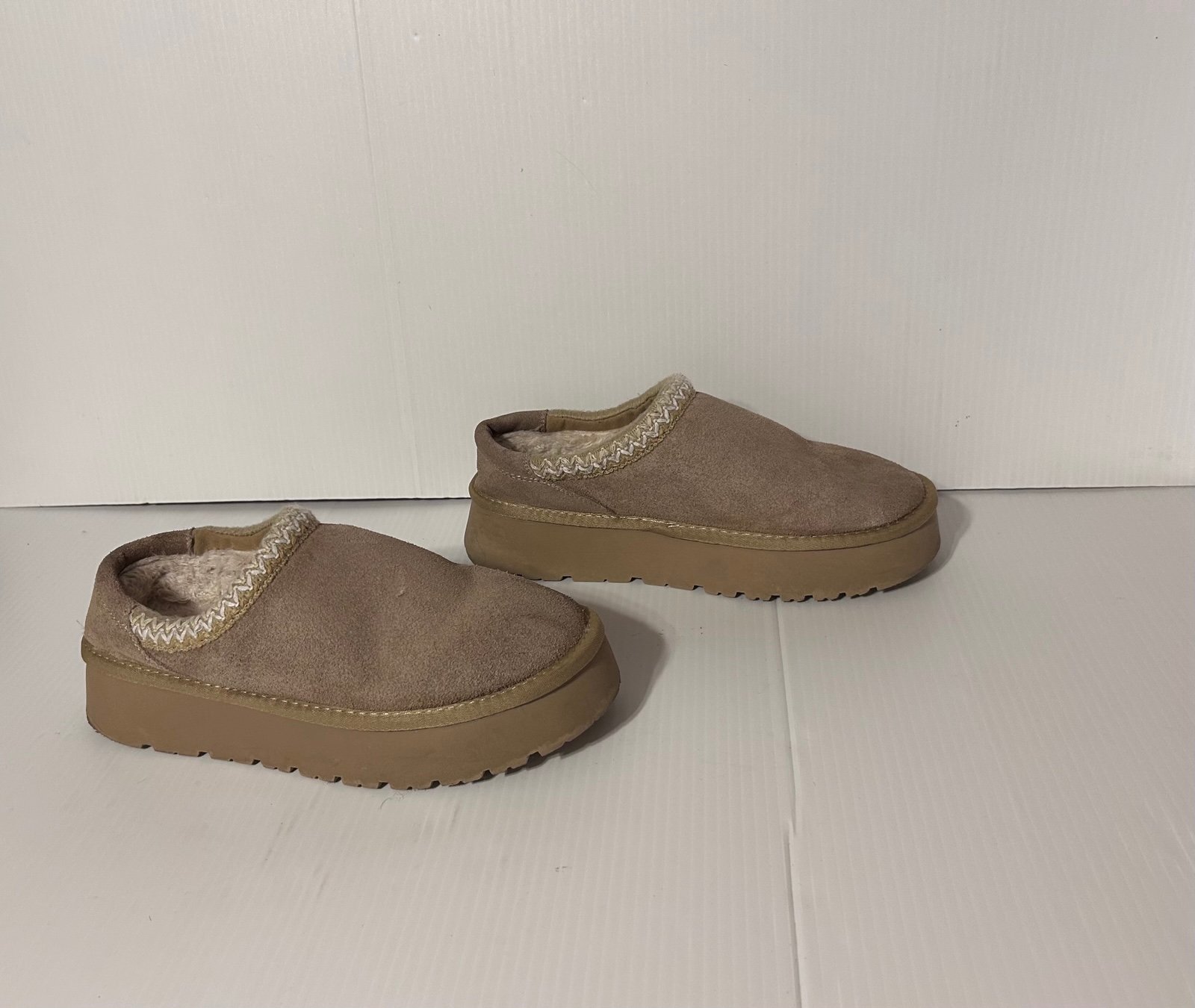 Cushionaire Keto Cozy Slipper biscuit genuine suede 9 M