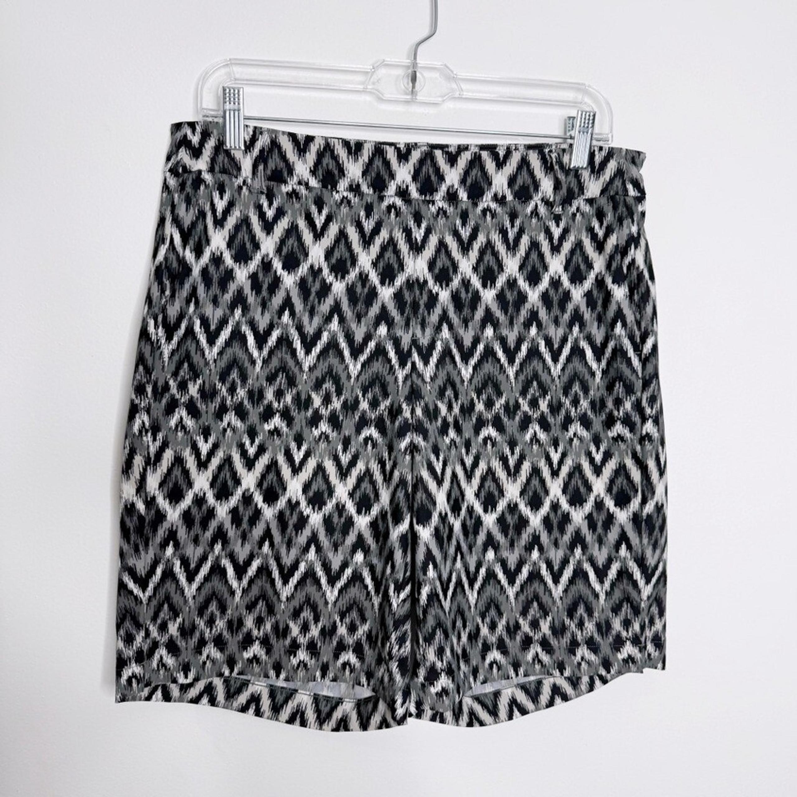 Spanx Sunshine Shorts Gray Ikat Pull On Stretchy Size Medium 10" Inseam