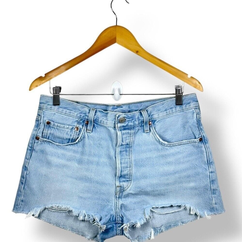 Levi's 501 Premium Denim Shorts Frayed Hem Light Wash Casual Women's W31