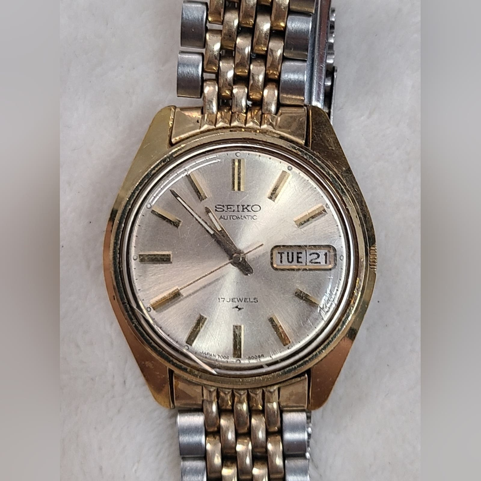 Vintage 70s Seiko Men's Automatic 17 Jewel Two Tone Watch 7006-8007