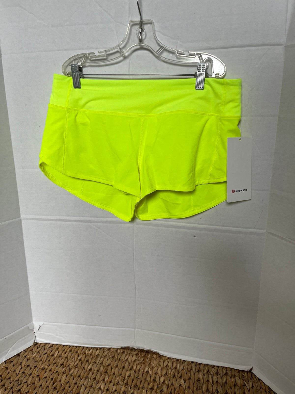 Lululemon Speed Up LR Short 2.5” Lined NWT Highlight Yellow