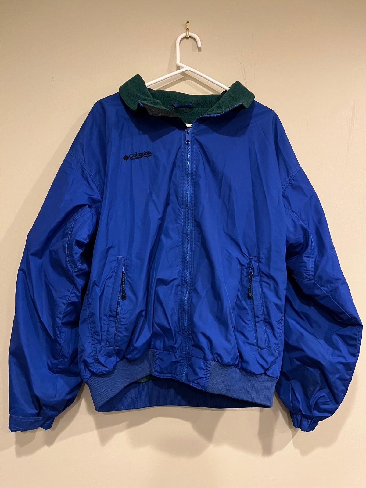 Vintage Fall 1996 Columbia Jacket Zippered pockets Two additional pockets on t