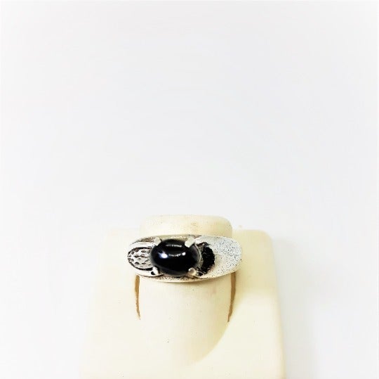 MANS STERLING SILVER RING WITH A HEMETITE GEMSTONE