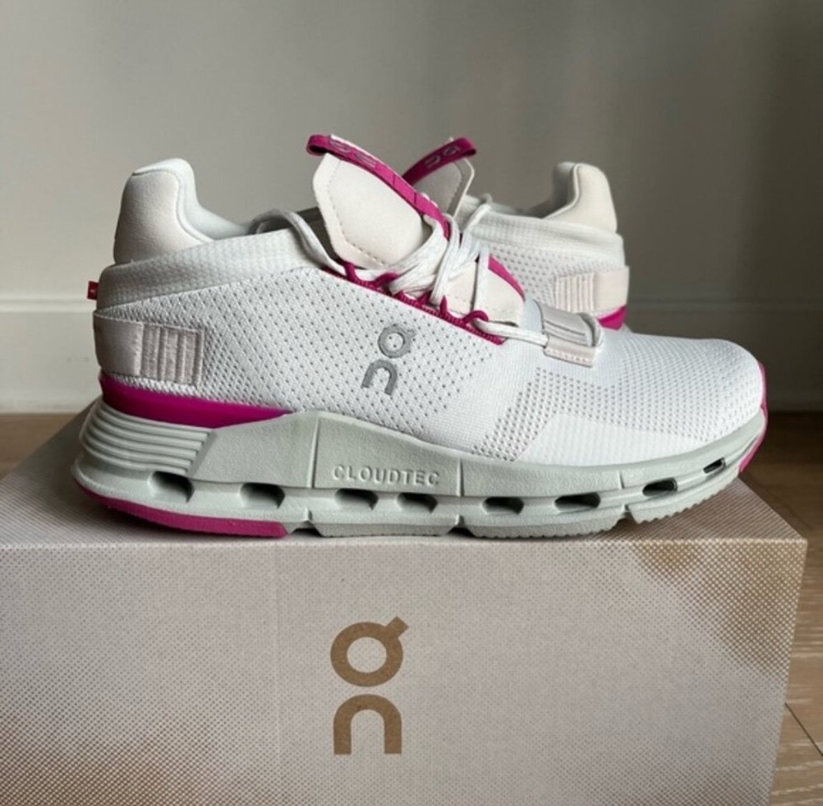 NIB ON Cloudnova running shoes in Barbie pink size 42