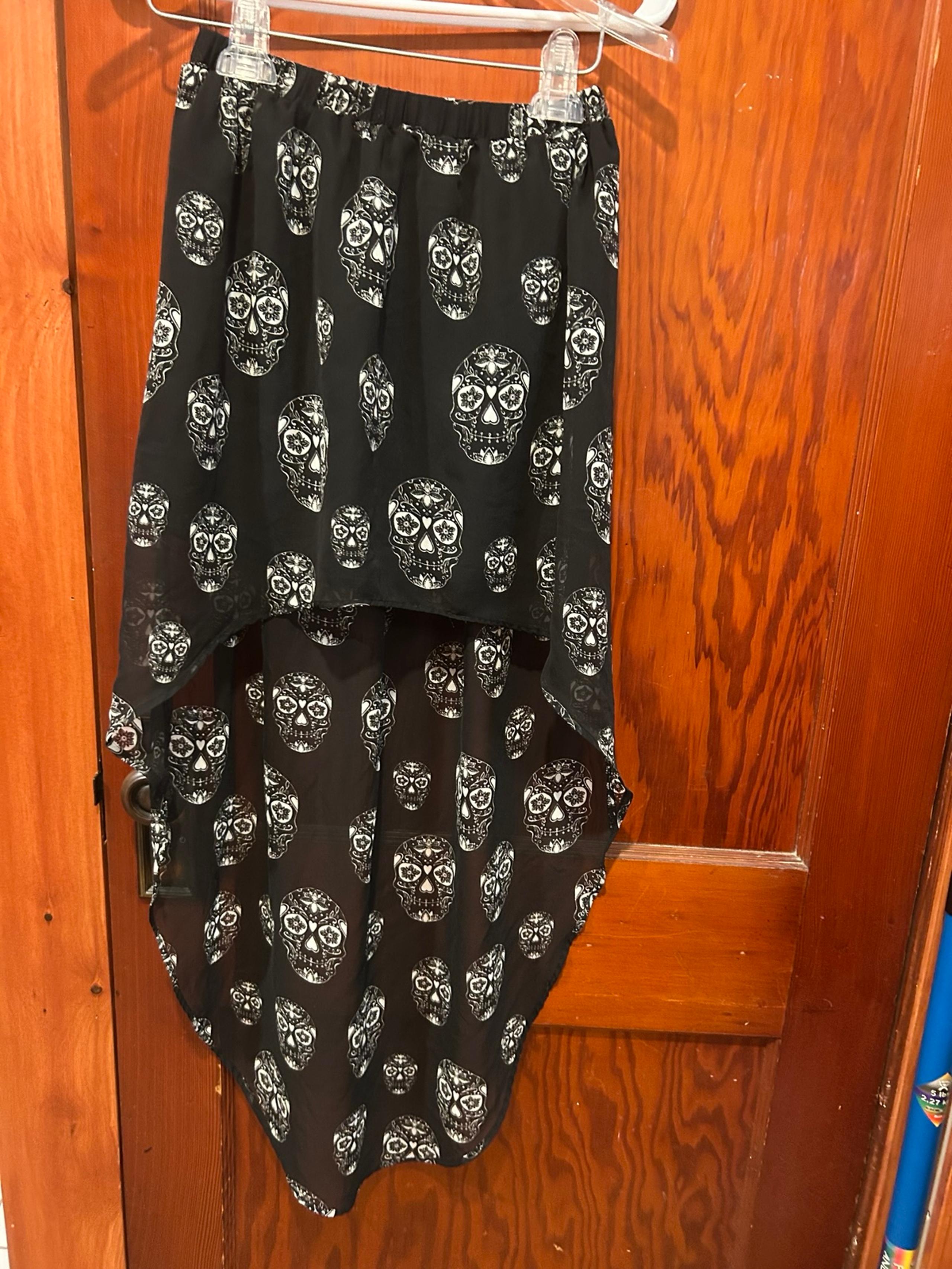 H&M low front high back skirt black sugar skull print