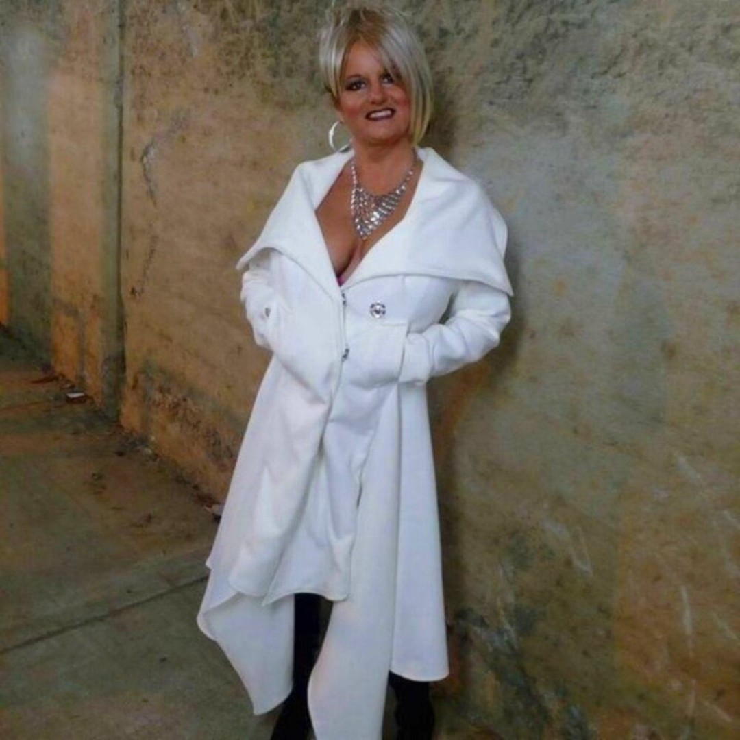 Beautiful White Coat Size M/L