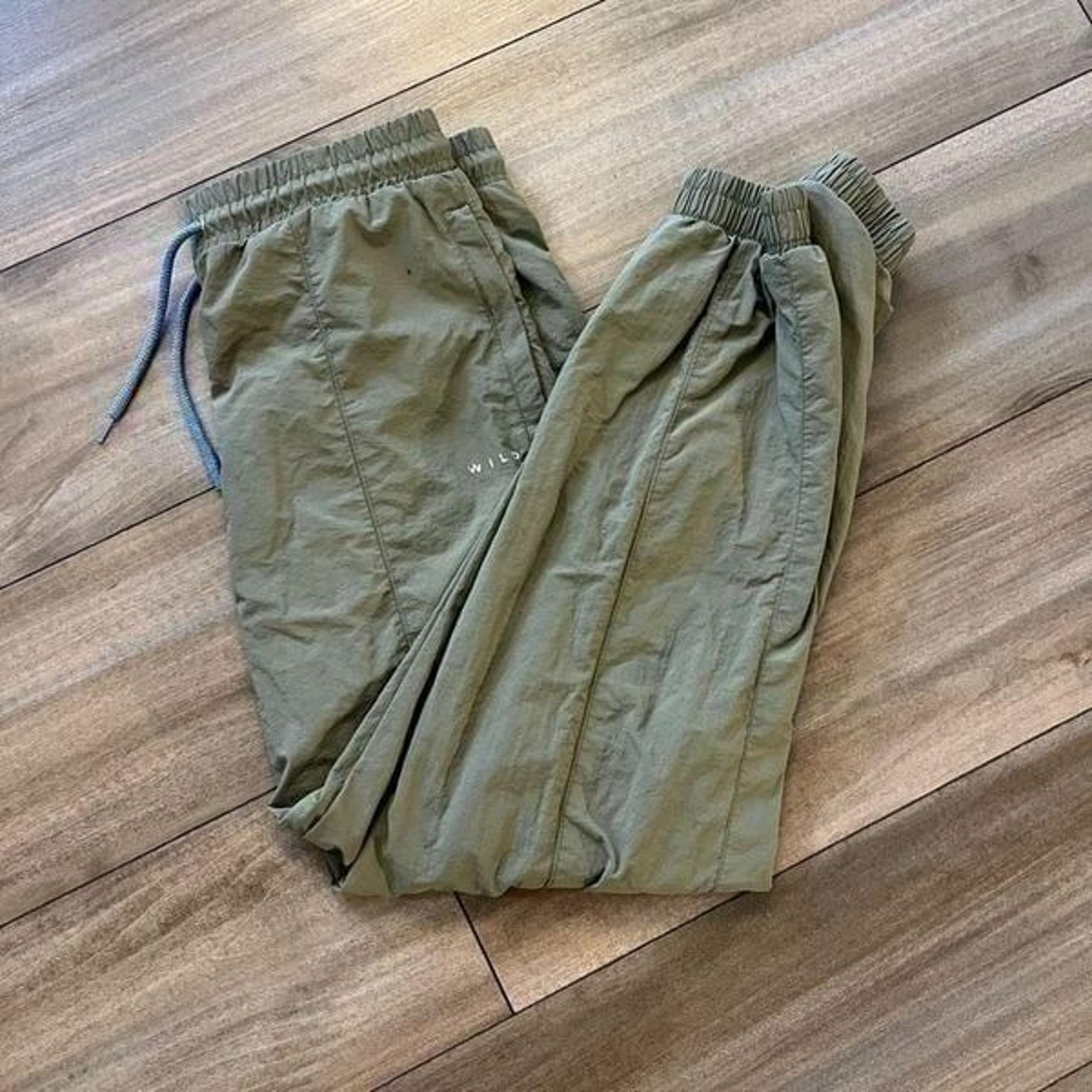 Anthropologie Wilo Green Athletic Cargo Pants Women Medium Bin L-32