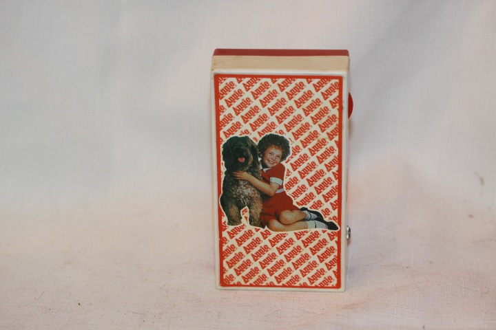 1981 LITTLE ORPHAN ANNIE AM RADIO