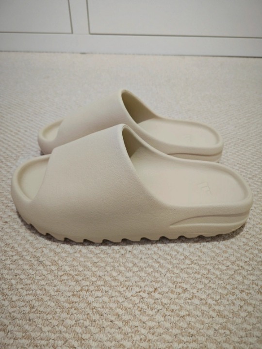 Yeezy slides Men's slippers with thick soles size 11