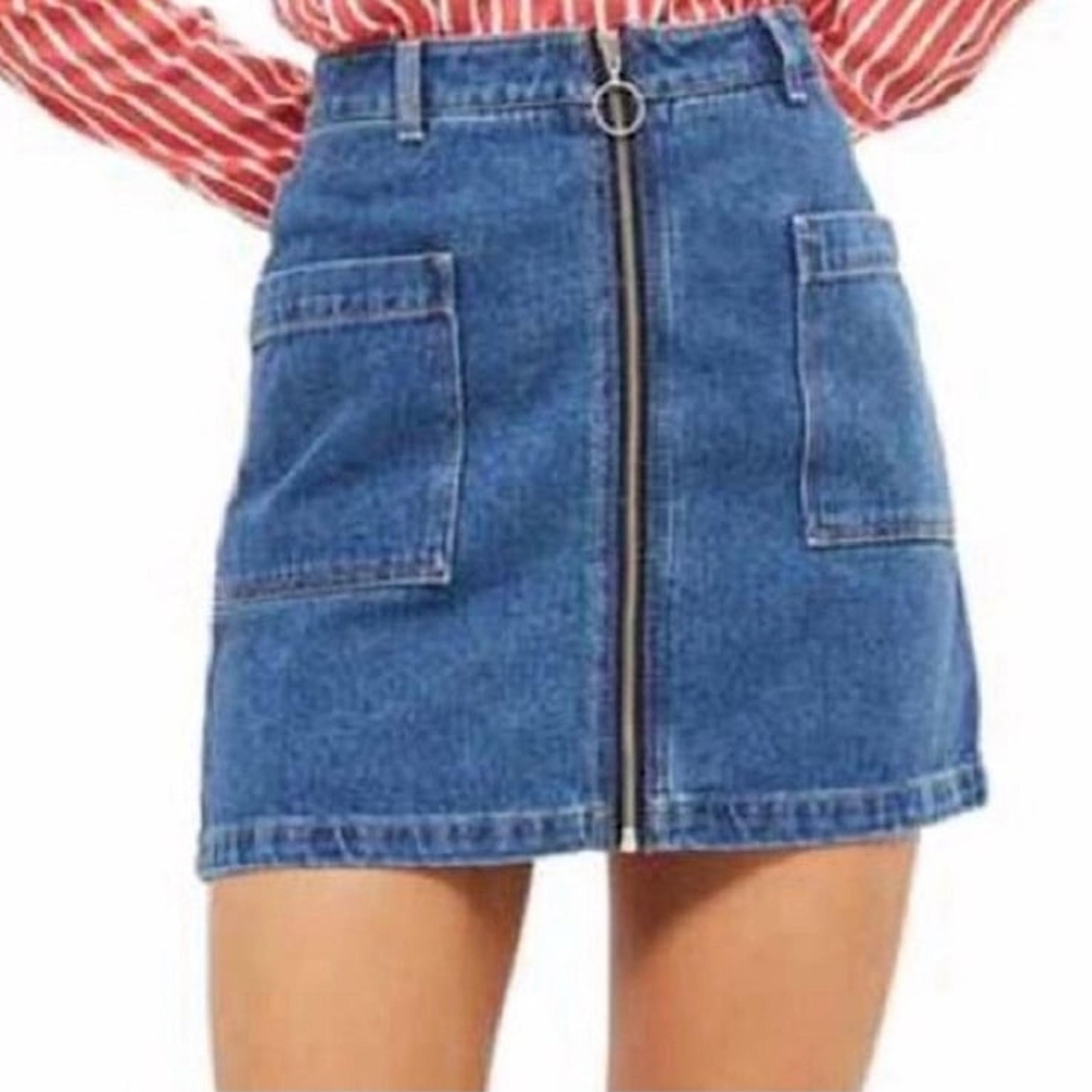 TOPSHOP Moto Zipper Denim Patch Pocket Mini Skirt