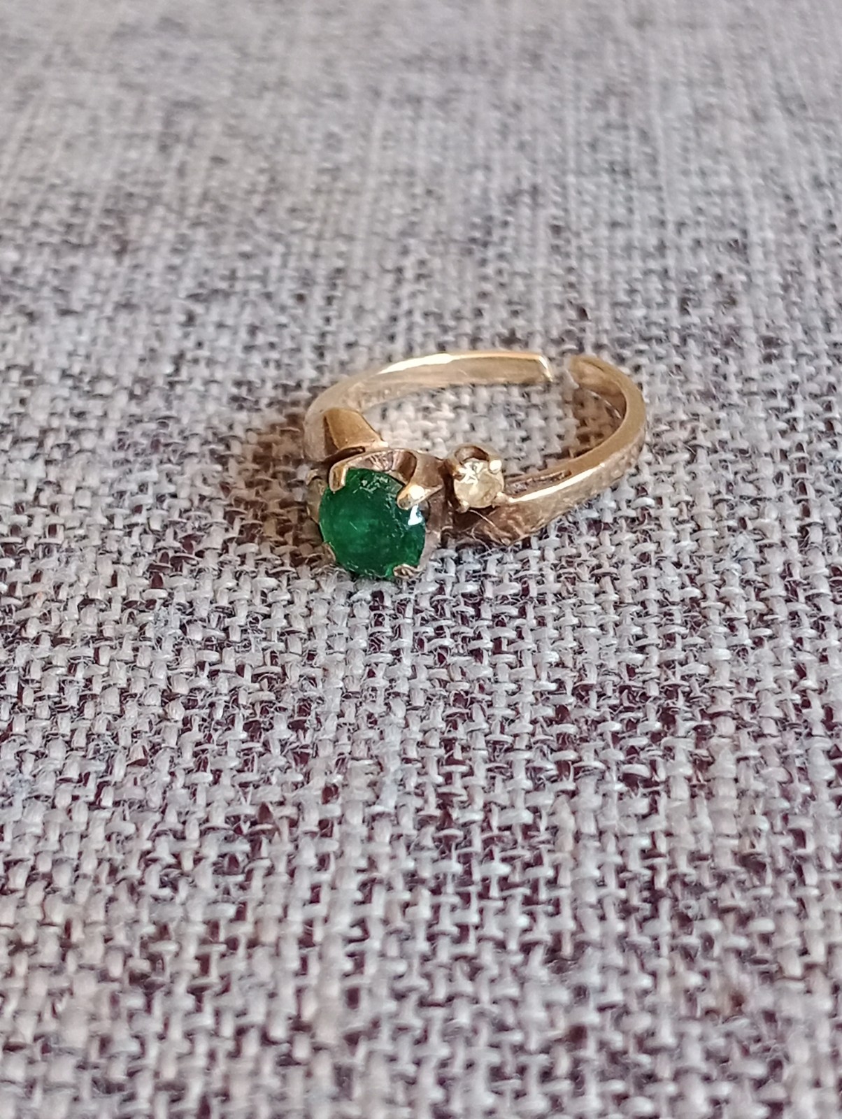 10K Gold Emerald & Diamonds Ladies Ring size 6
