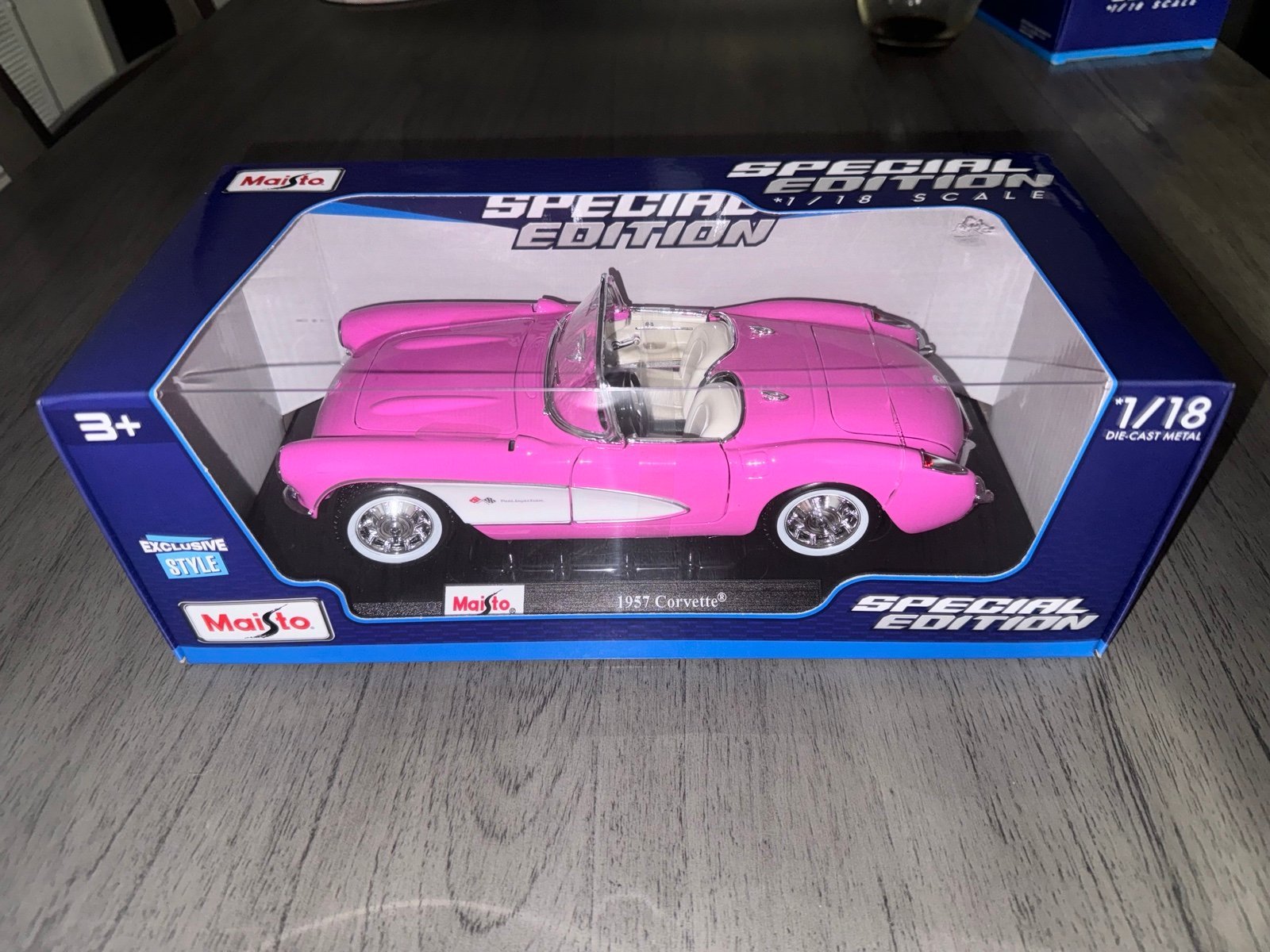Maisto 1:18 Chevrolet Corvette Pink