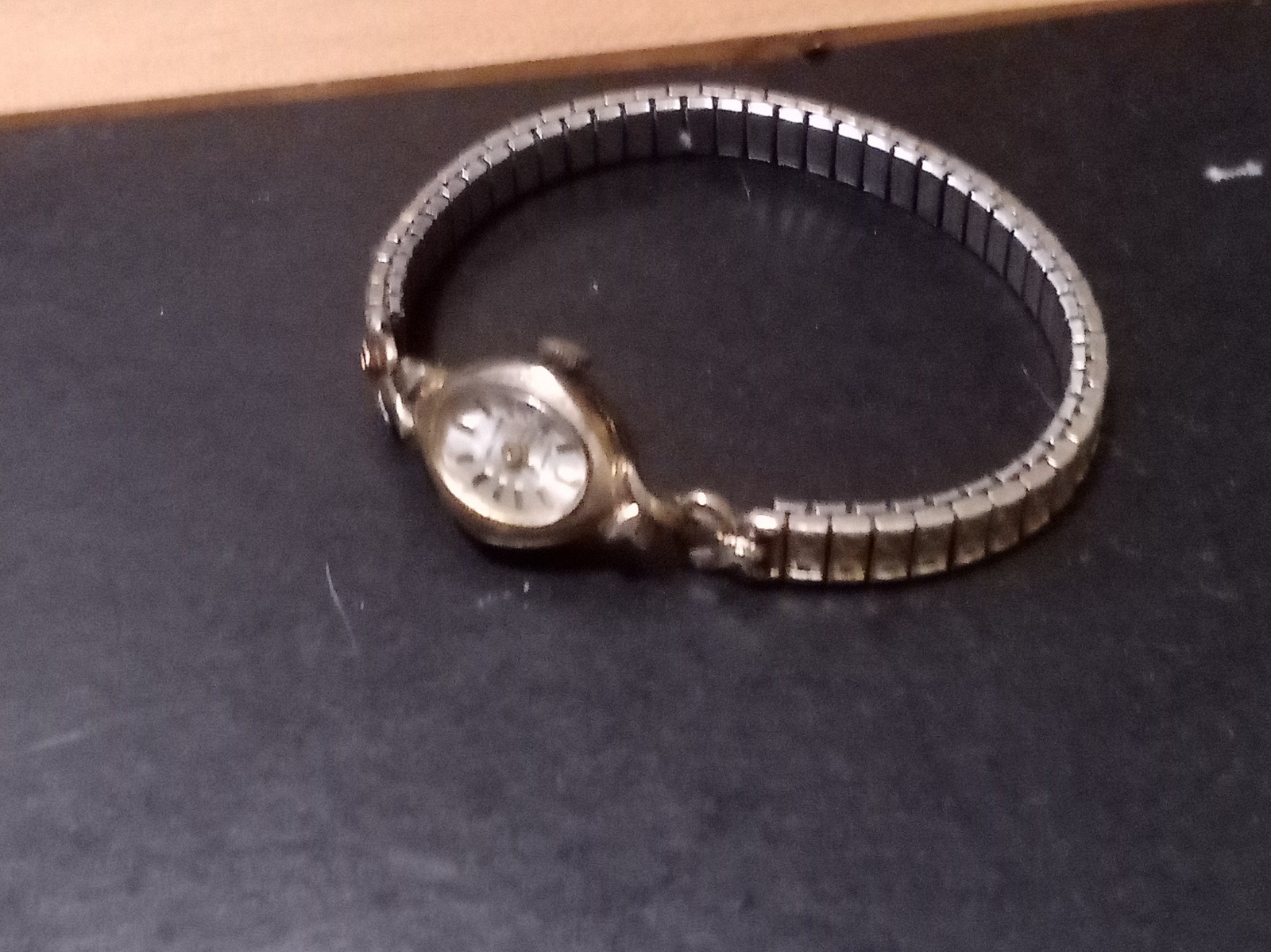Watch vintage art deco style gorgeous Waltham 17 Jewels ladies expandable band