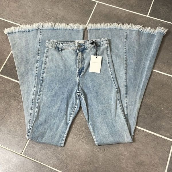 Blank Paige Frayed Bell Bottom Jeans size Medium