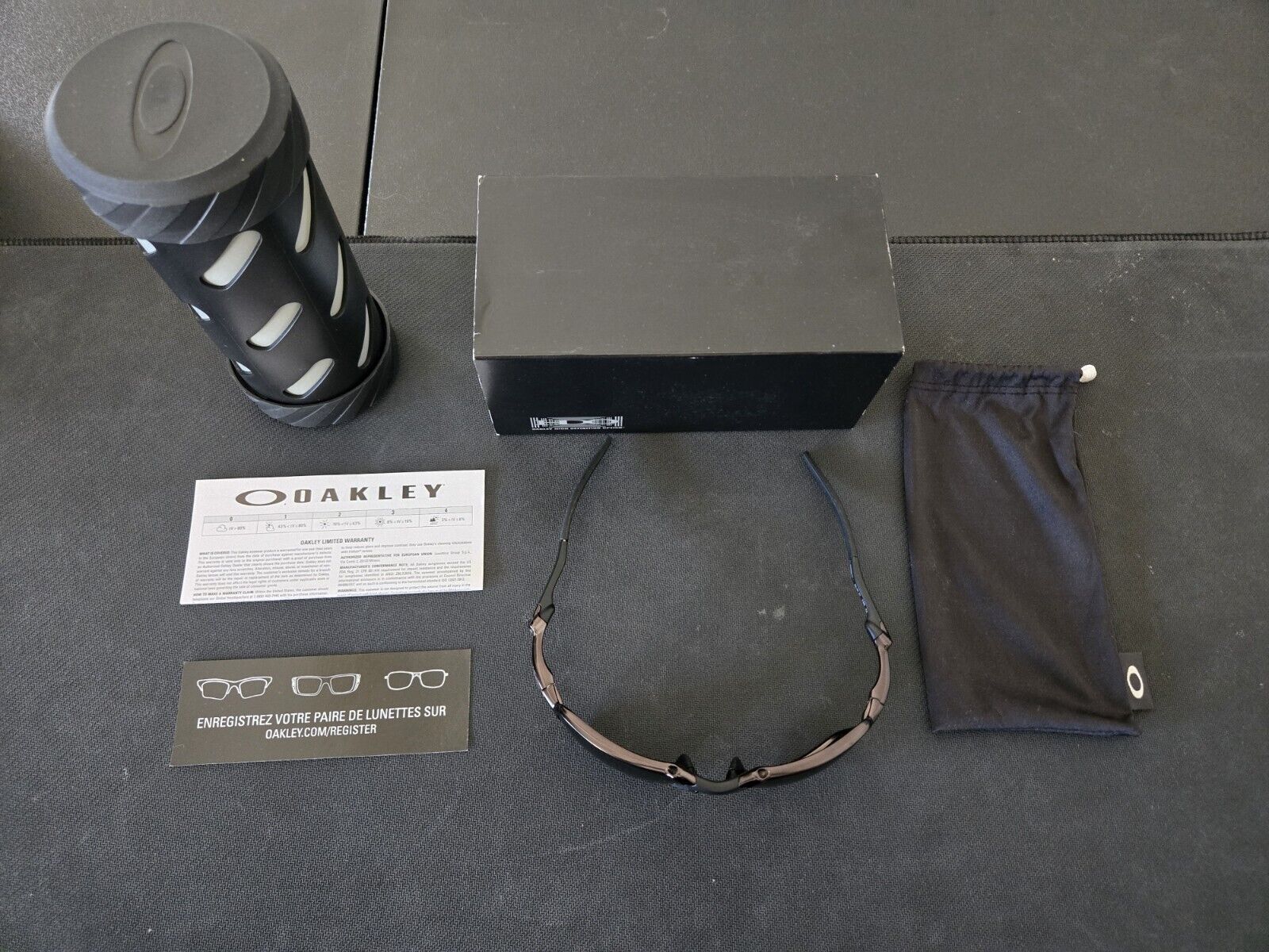 Rare Oakley Badman Dark Carbon Frame / Black Iridium Polarized Lenses OO6020-01