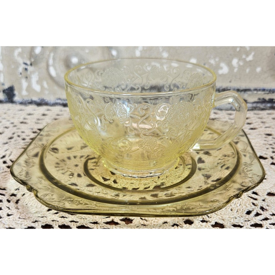 Vintage Teacup and Saucer Set Yellow Depression Glass (read)