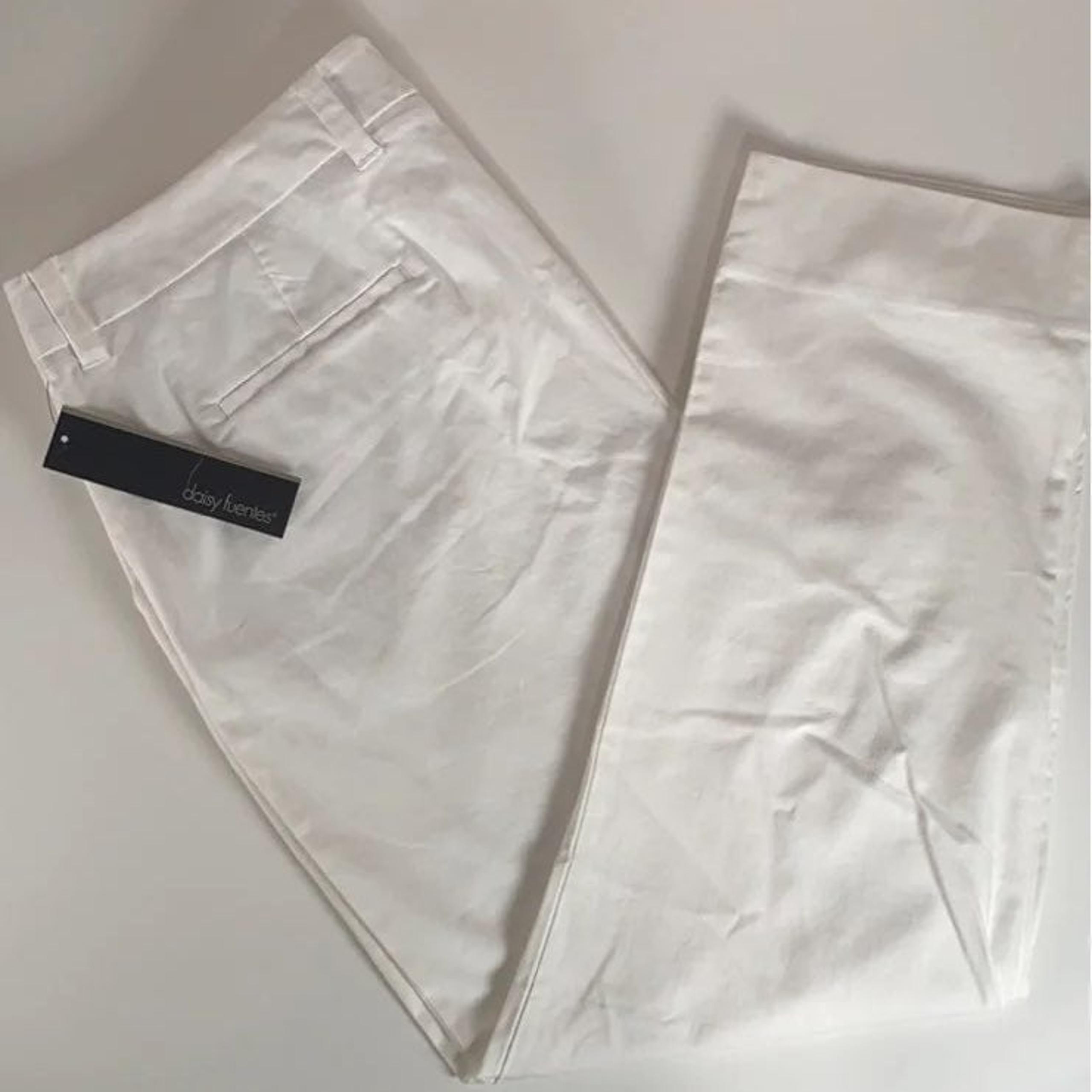 **TAKING BEST OFFER** DAISY FUENTES High Waisted Ankle NWT