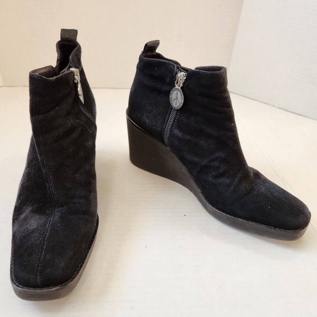 Donald J. Pliner Women's Suede Leather Ankle Wedge Boots Sz: 7.5 M Isha Ostrich