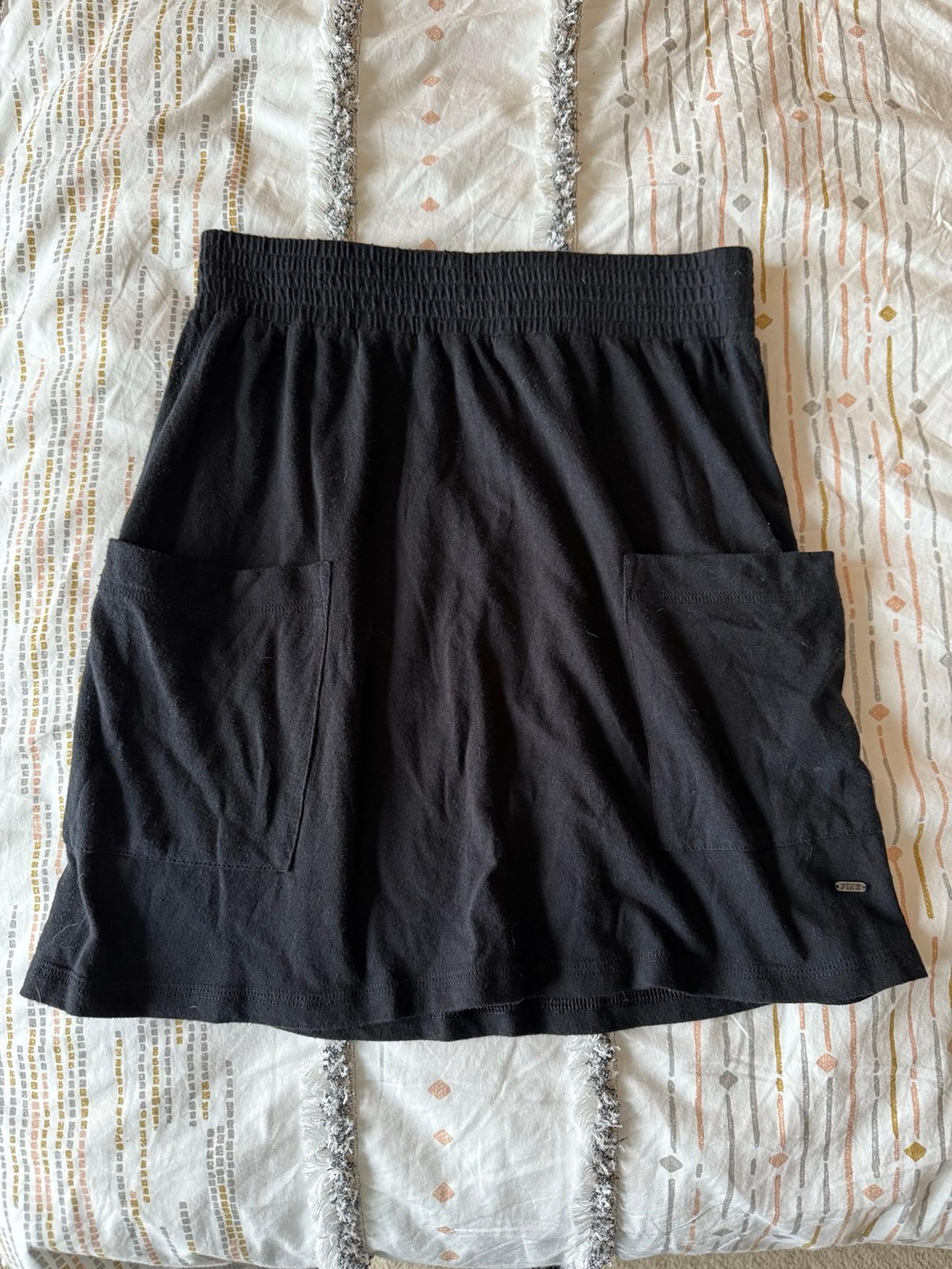 Pink Victoria’s Secret black skirt with pockets xs