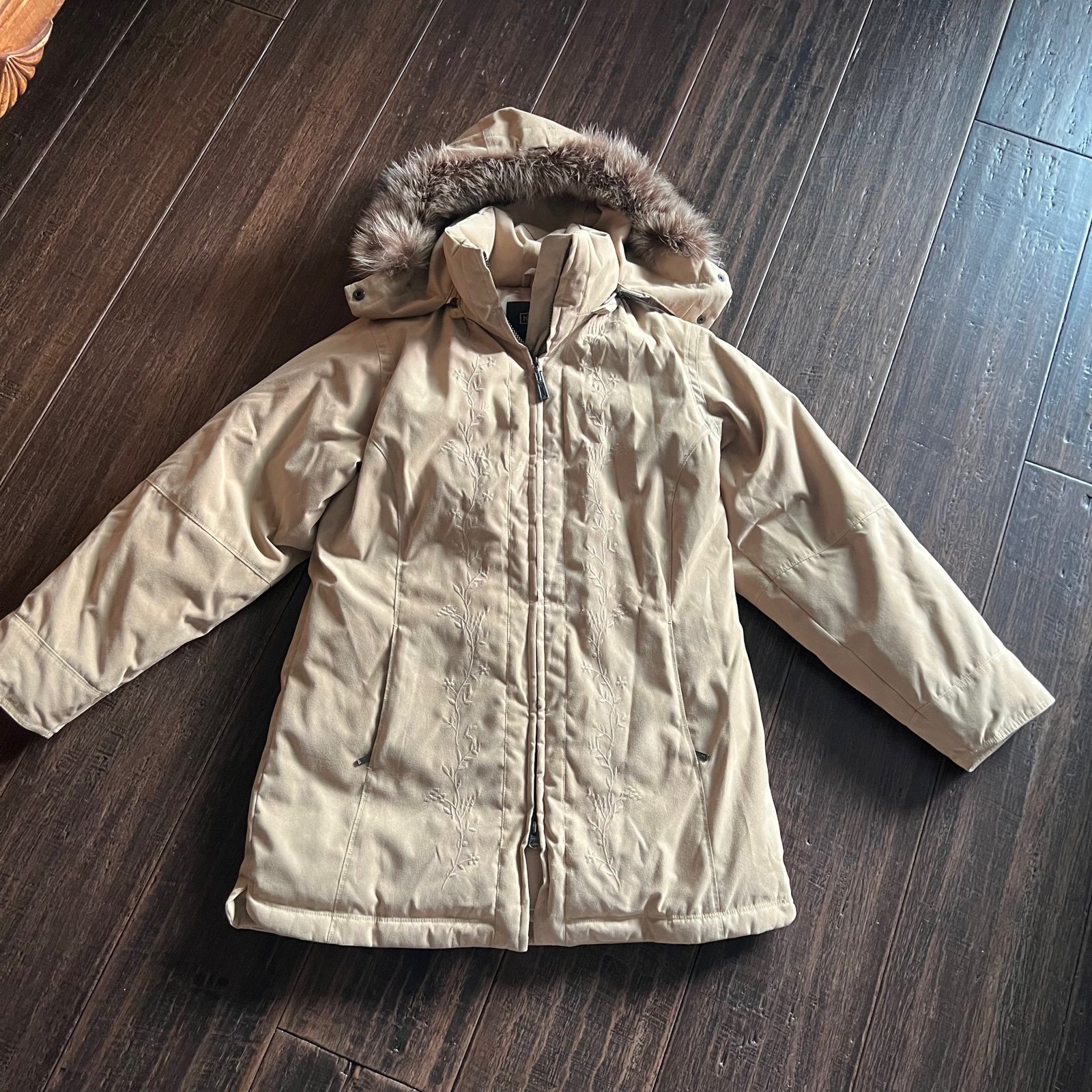 Womens Down Coat small beige Fur Hood embroidered